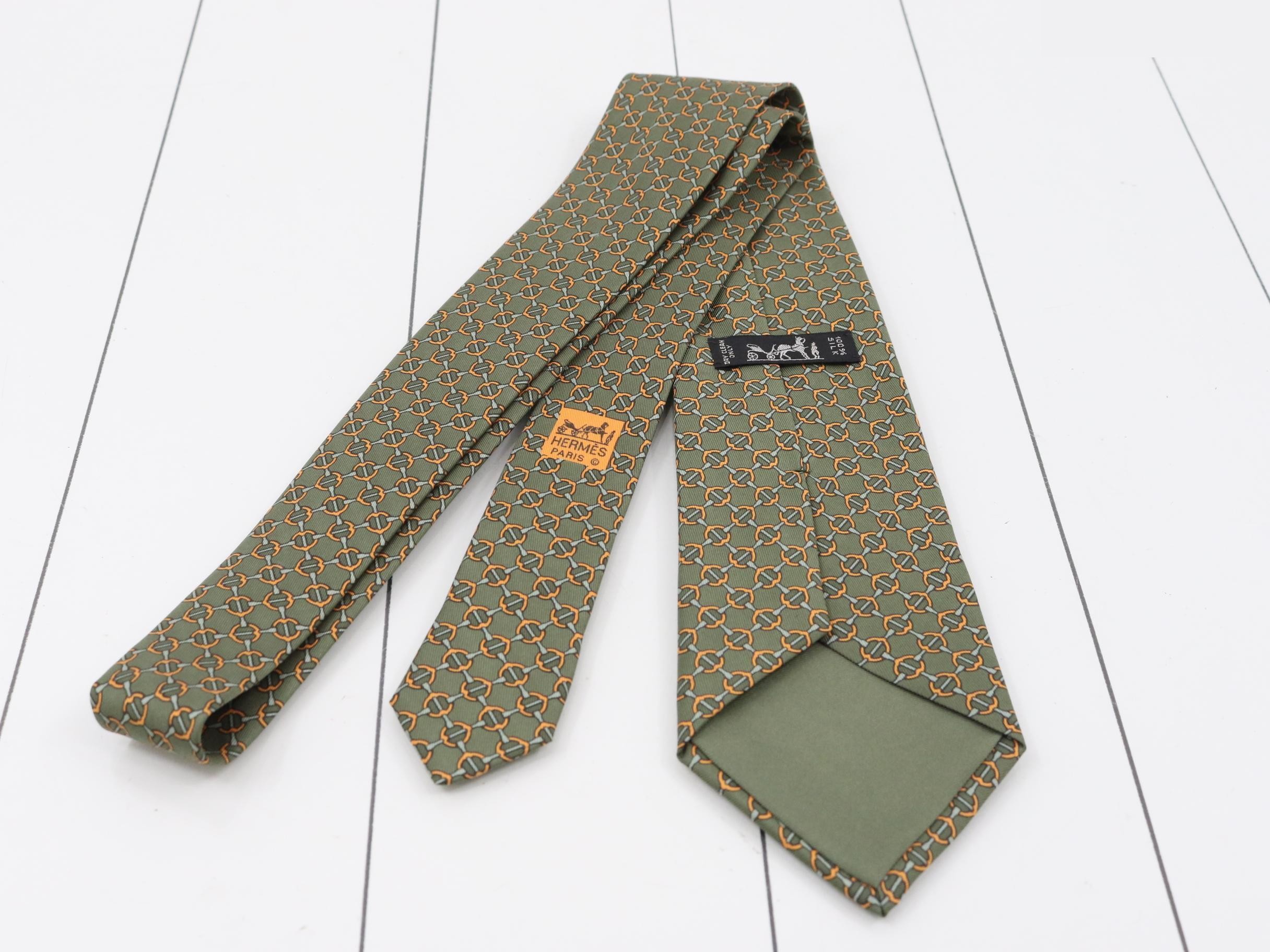silk tie, unused, with box, green. — view 2