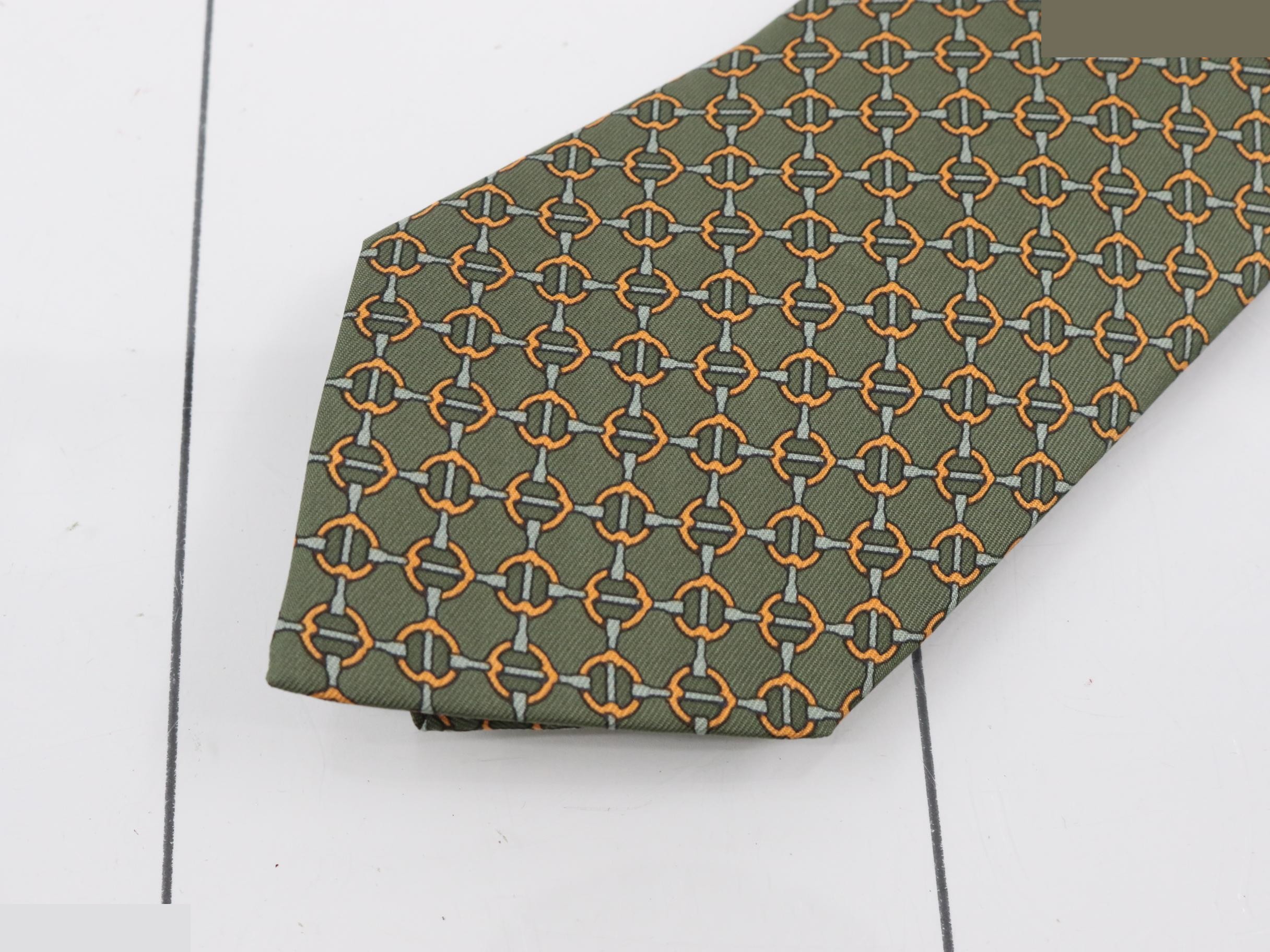 silk tie, unused, with box, green. — view 3