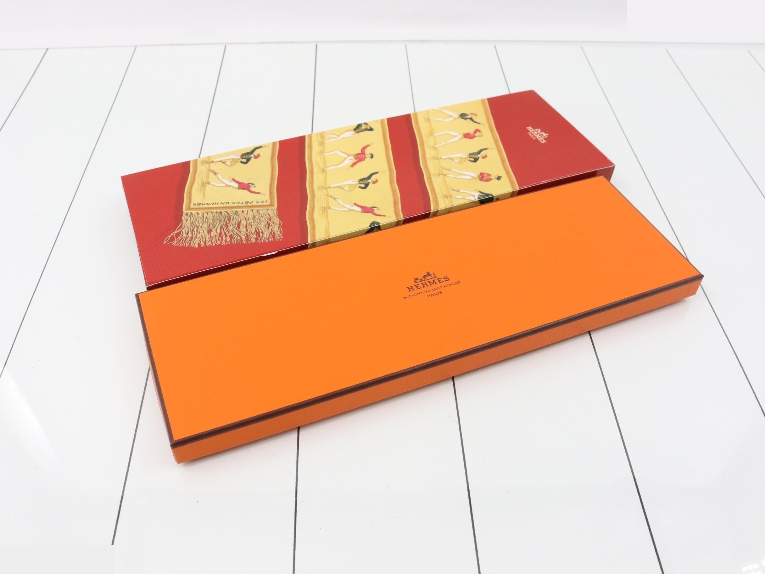 silk tie, unused, with box, green. — view 4