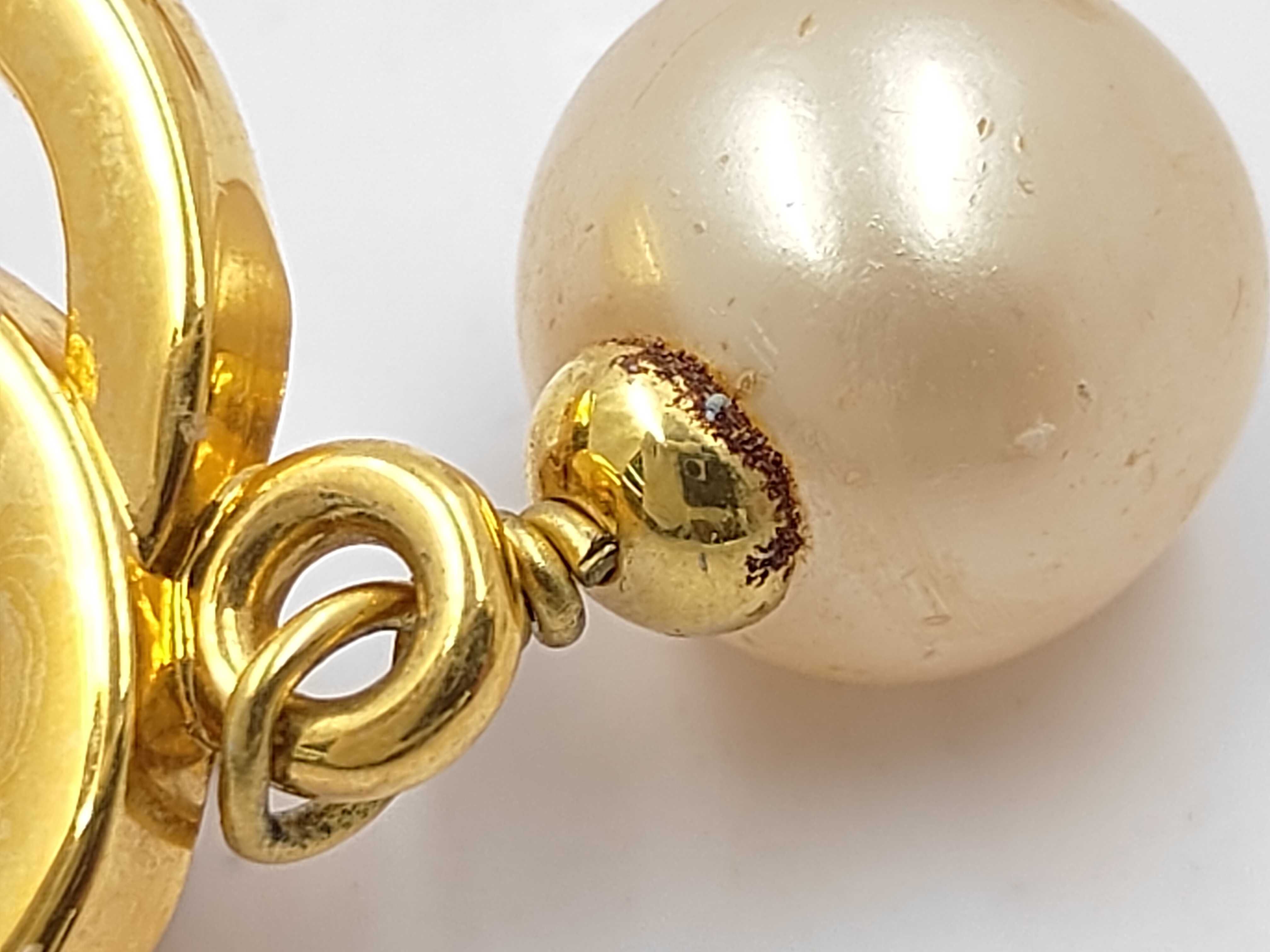 Coco Mark Turnlock Gold Pearl 96P Earrings — view 9