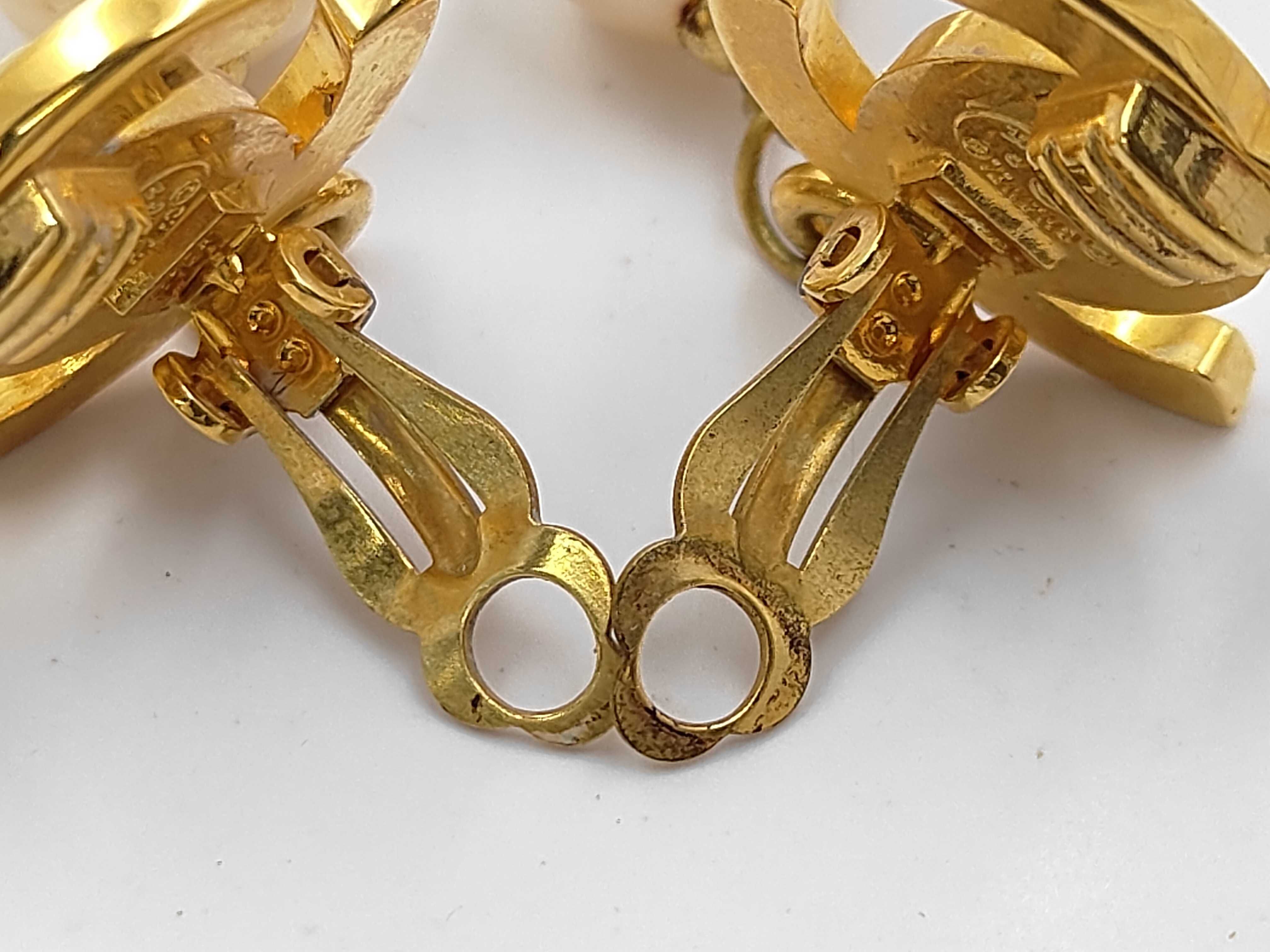 Coco Mark Turnlock Gold Pearl 96P Earrings — view 10