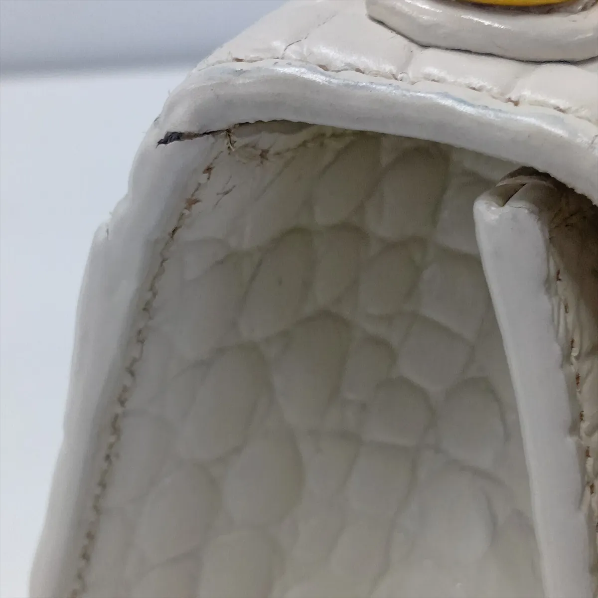 Hourglass XS 592833 Crocodile Embossed 2-Way Handbag White — view 10