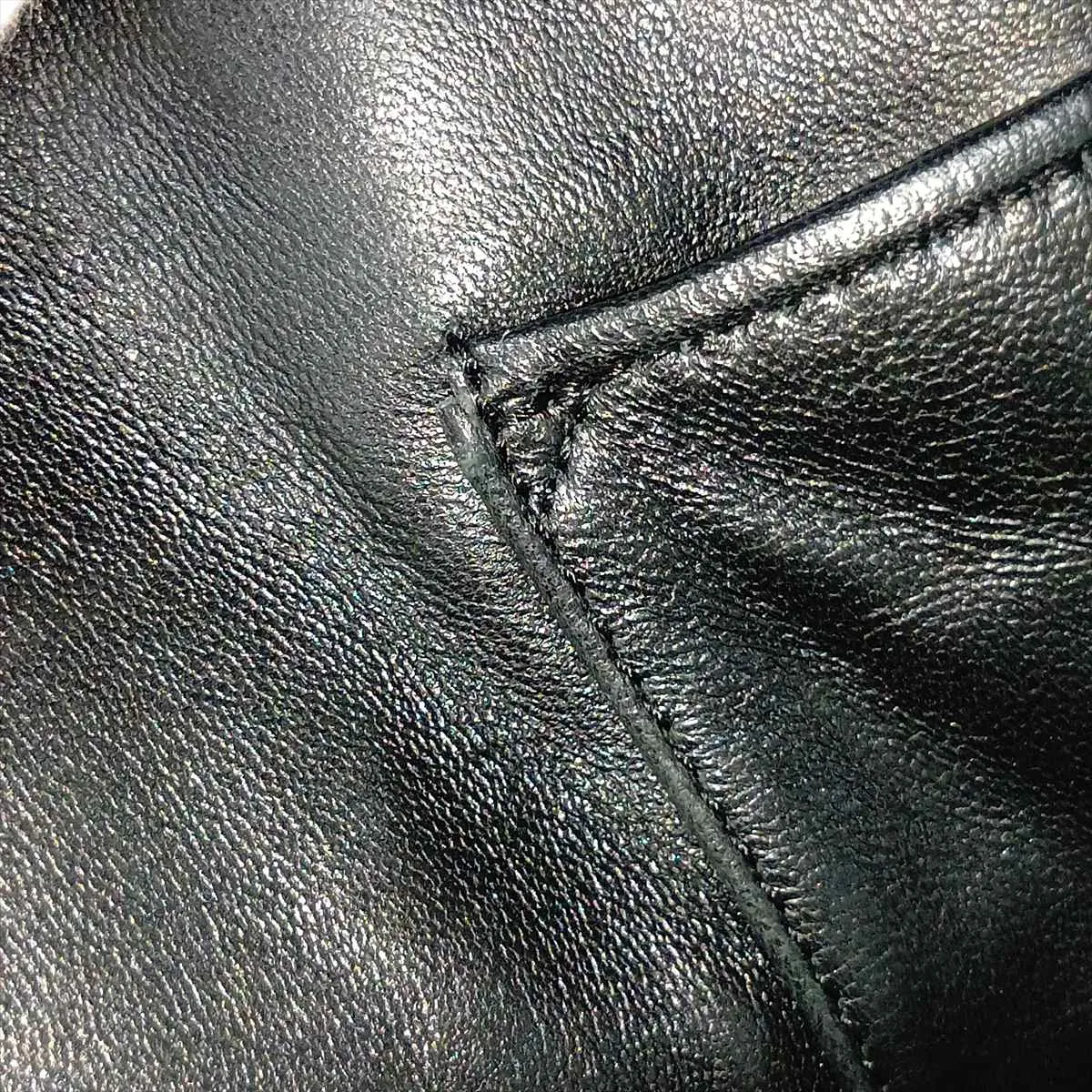 Amazona 36 Leather Handbag, Black — view 13