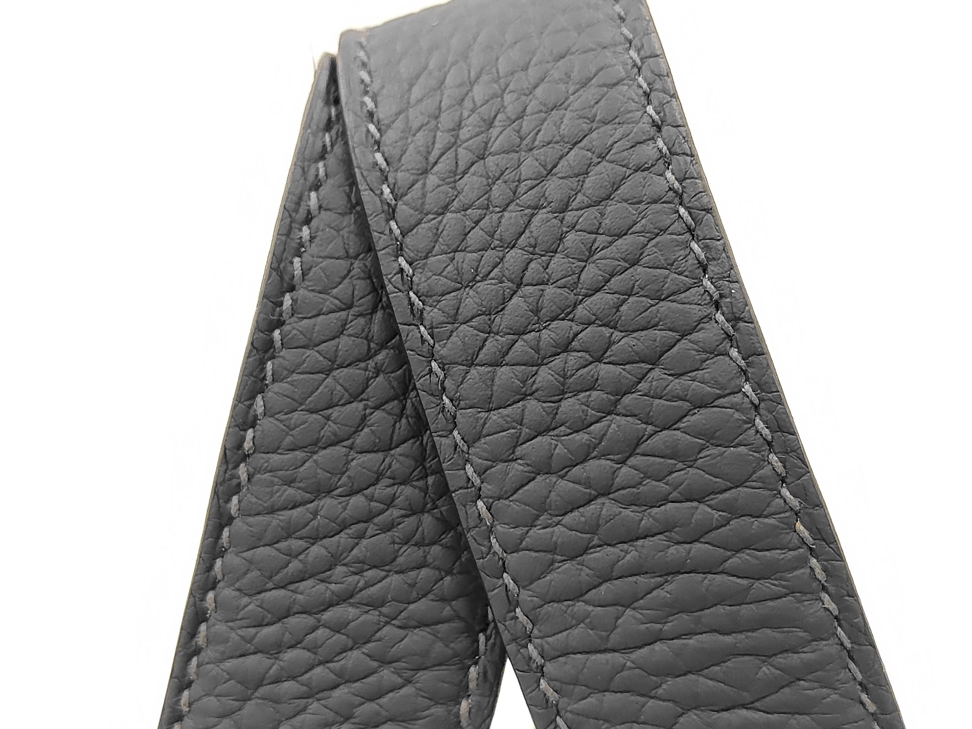 Picotin Lock MM Taurillon Clemence Deep Blue Handbag (B stamp) — view 4