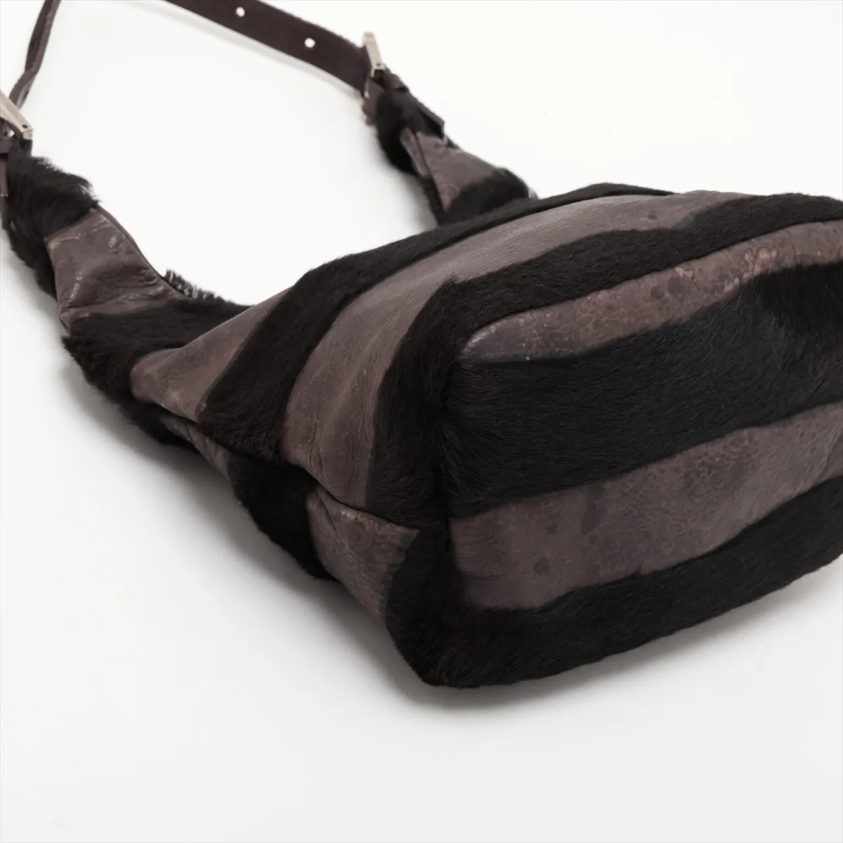 calfskin shoulder bag, brown — view 4