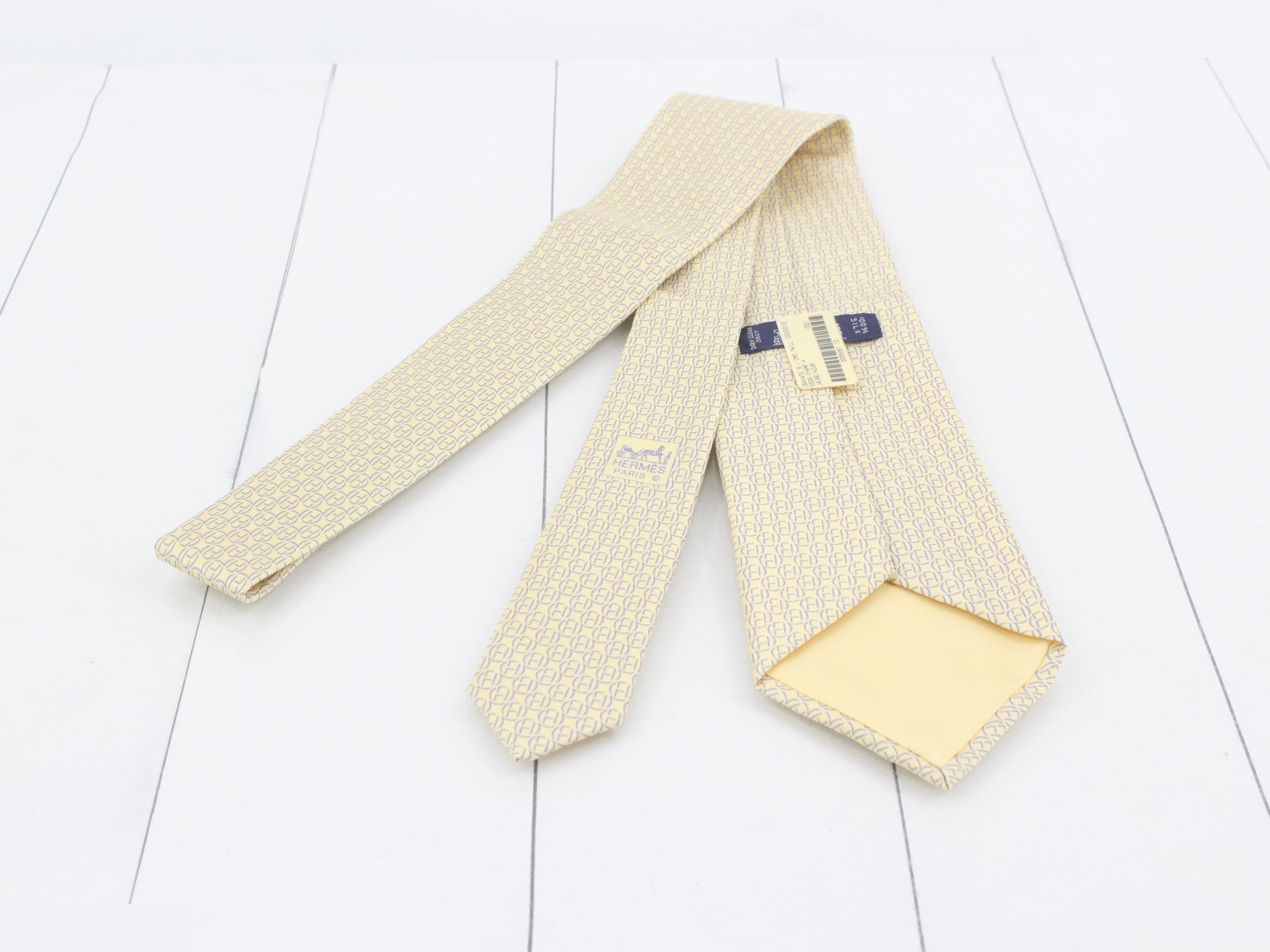tie — view 2