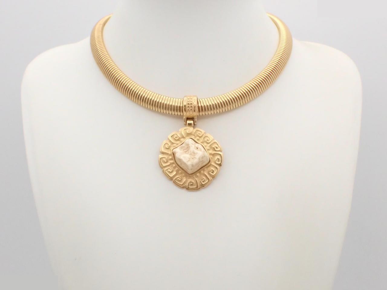 necklace; neck circumference approximately 43 cm — view 3