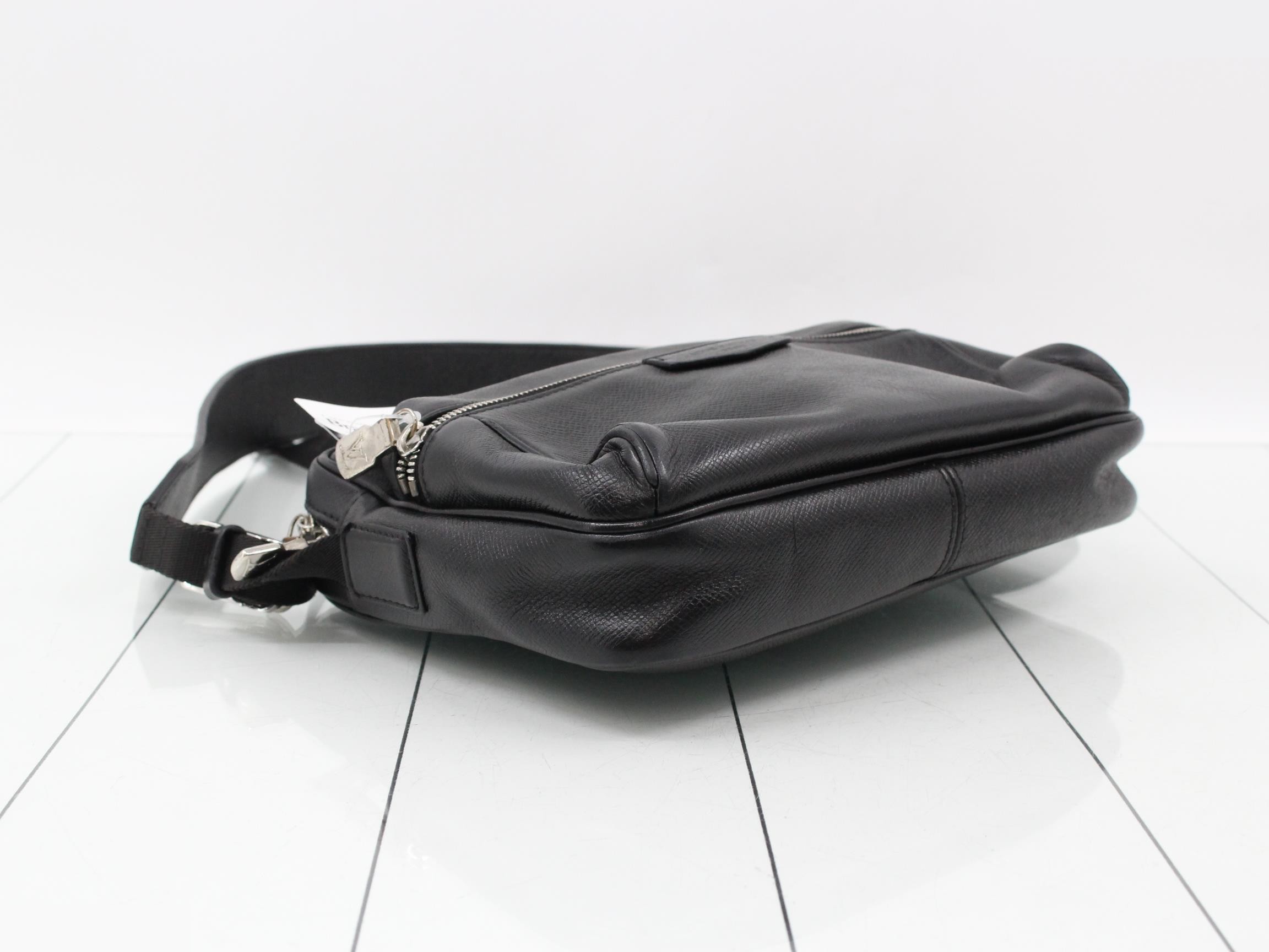 M33435 Taiga Outdoor Messenger PM Noir — view 5