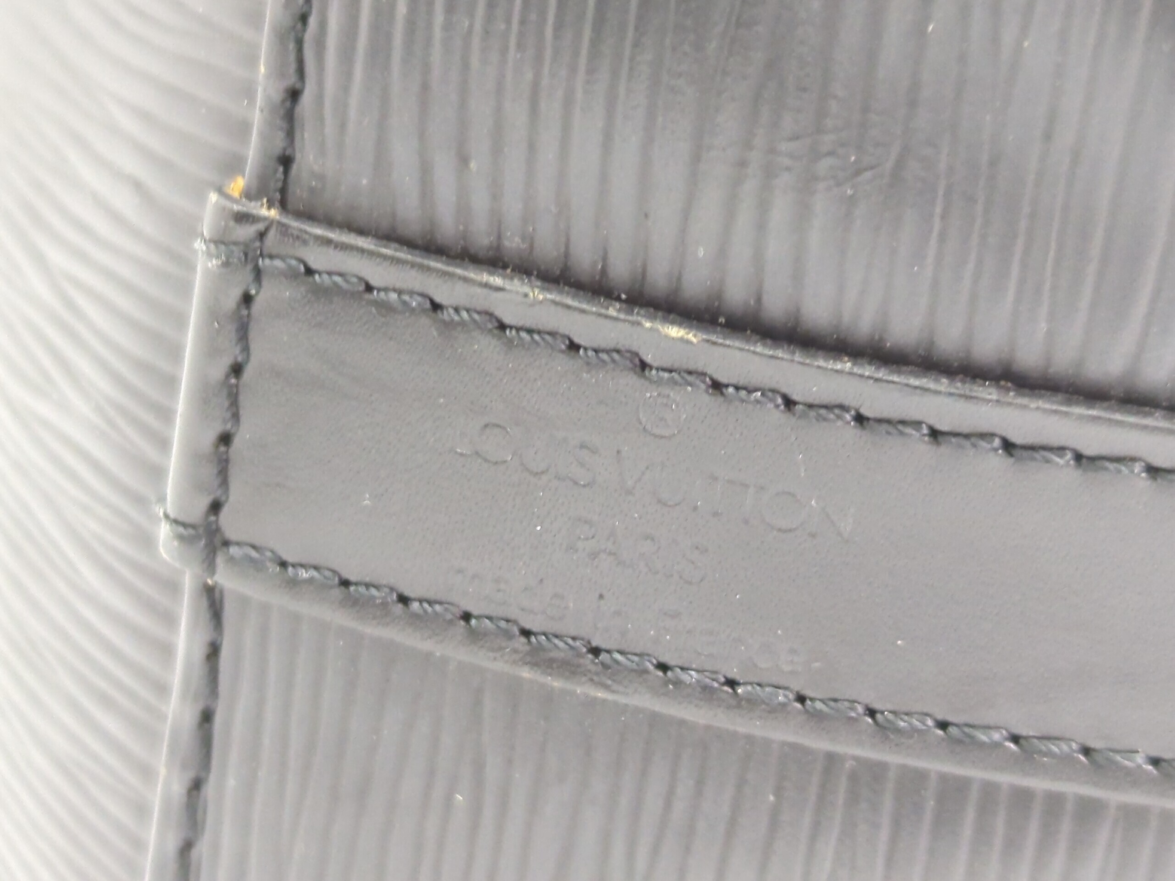 Epi Petit Noé Shoulder Bag — view 11