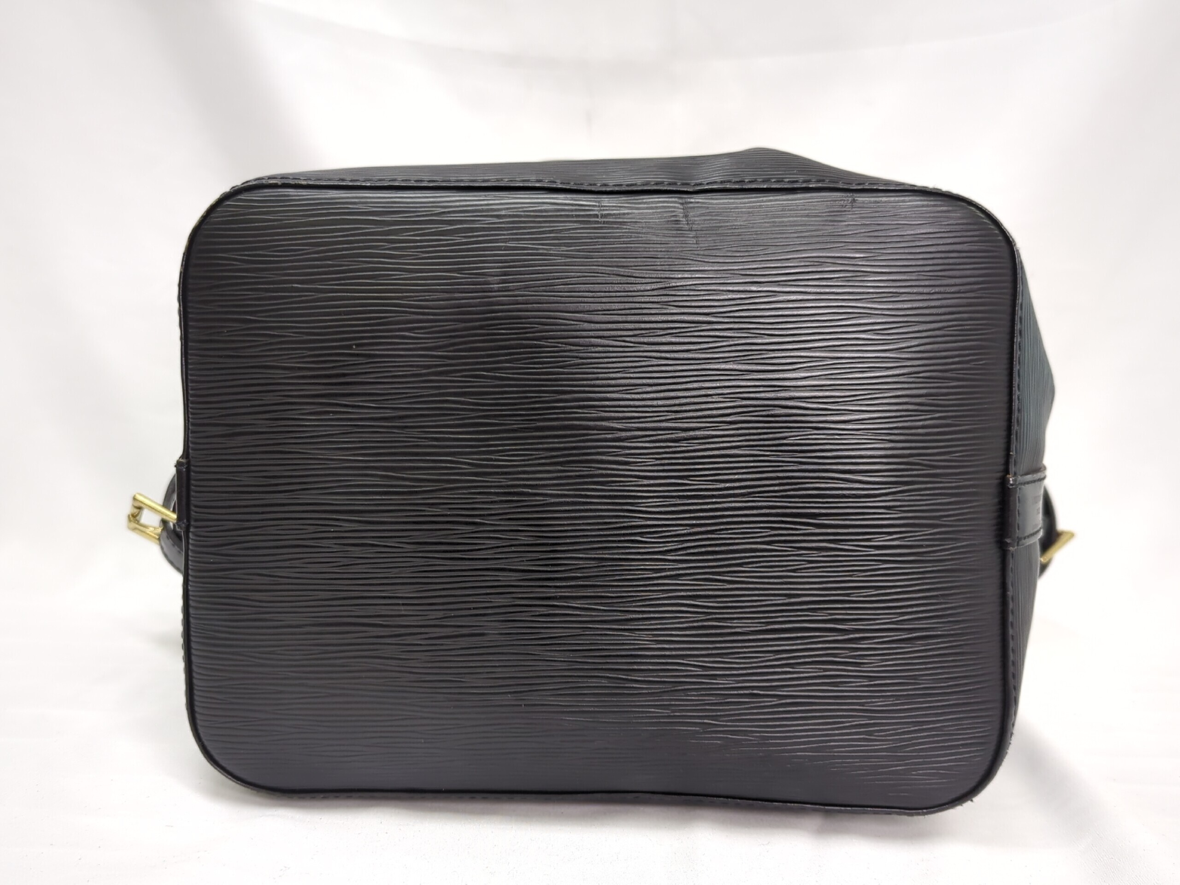 Epi Petit Noé Shoulder Bag — view 5