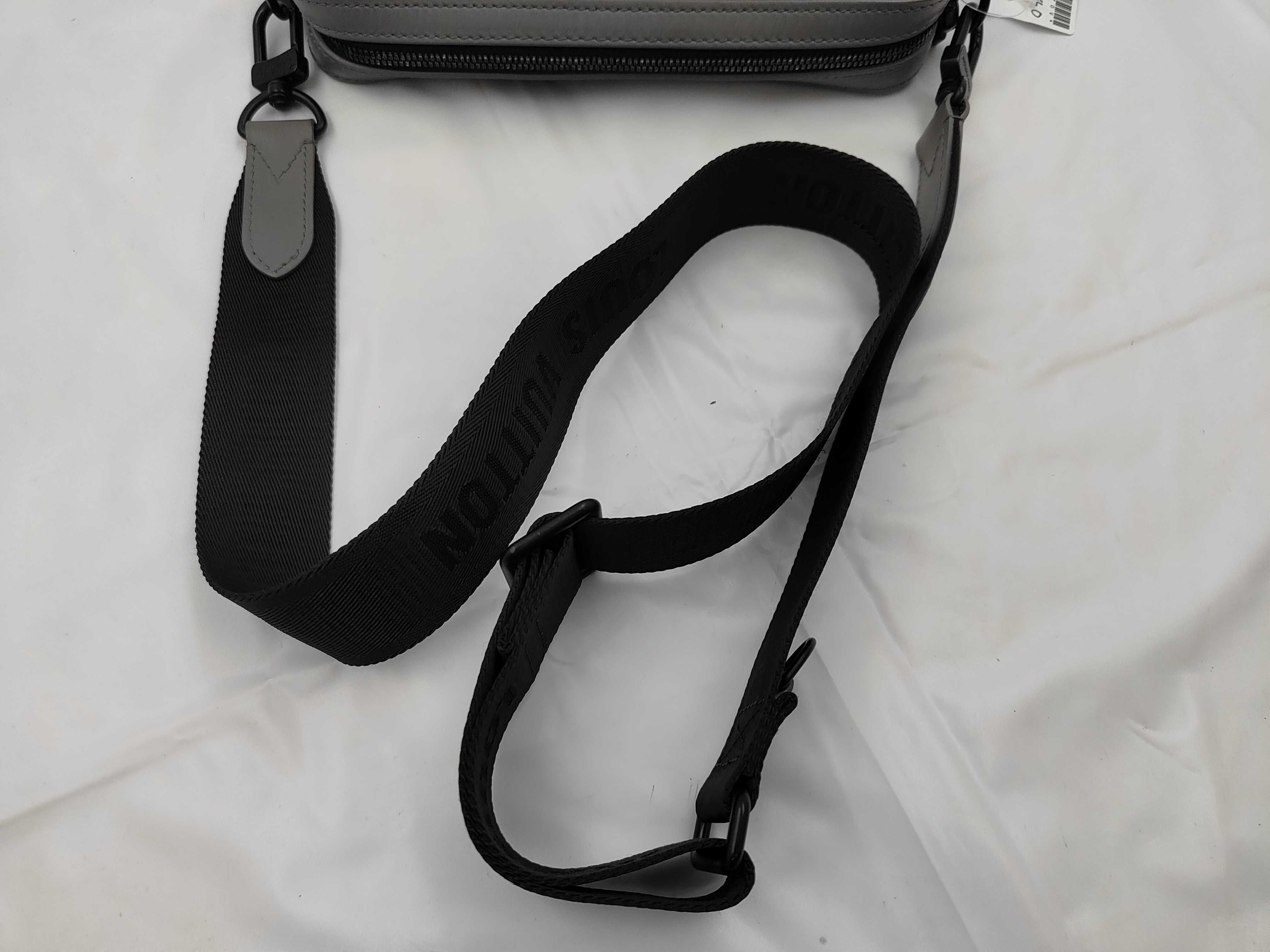 Shadow Messenger M46104 Shoulder Bag — view 3