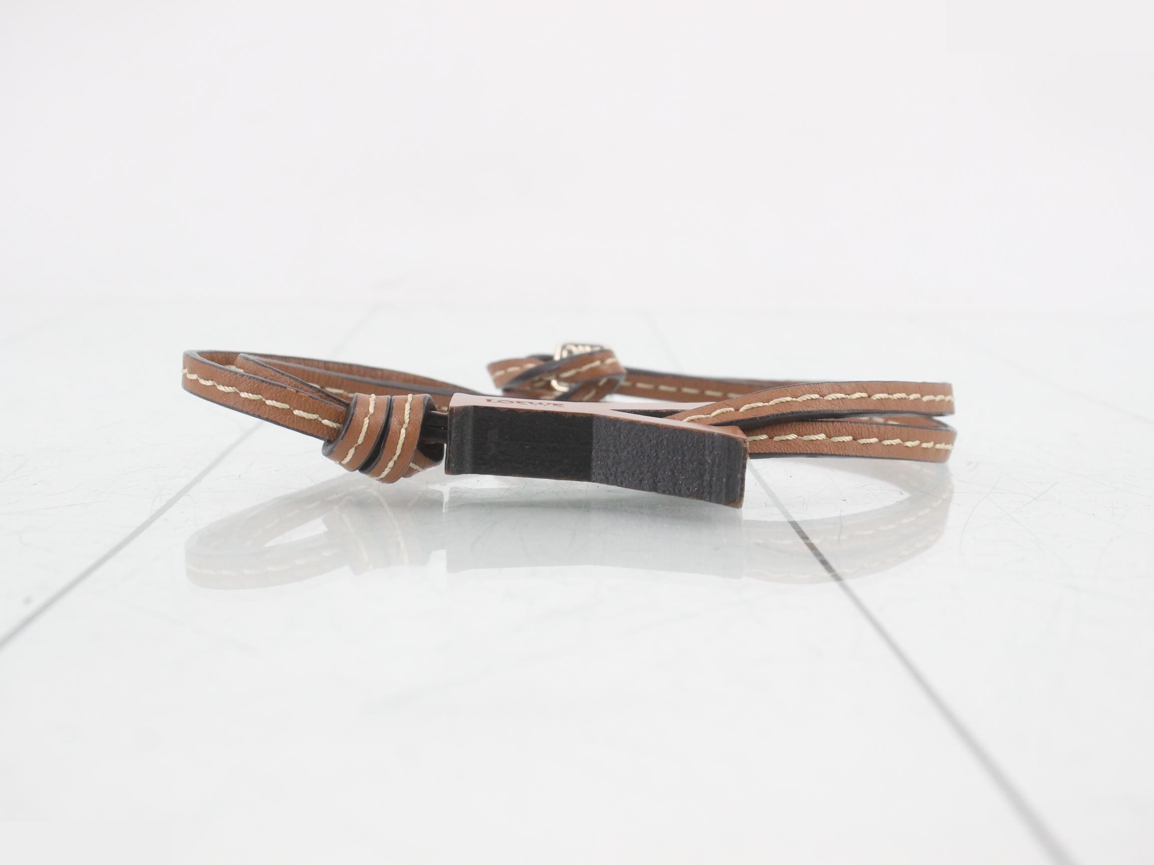 Charm, Y motif, brown leather — view 3