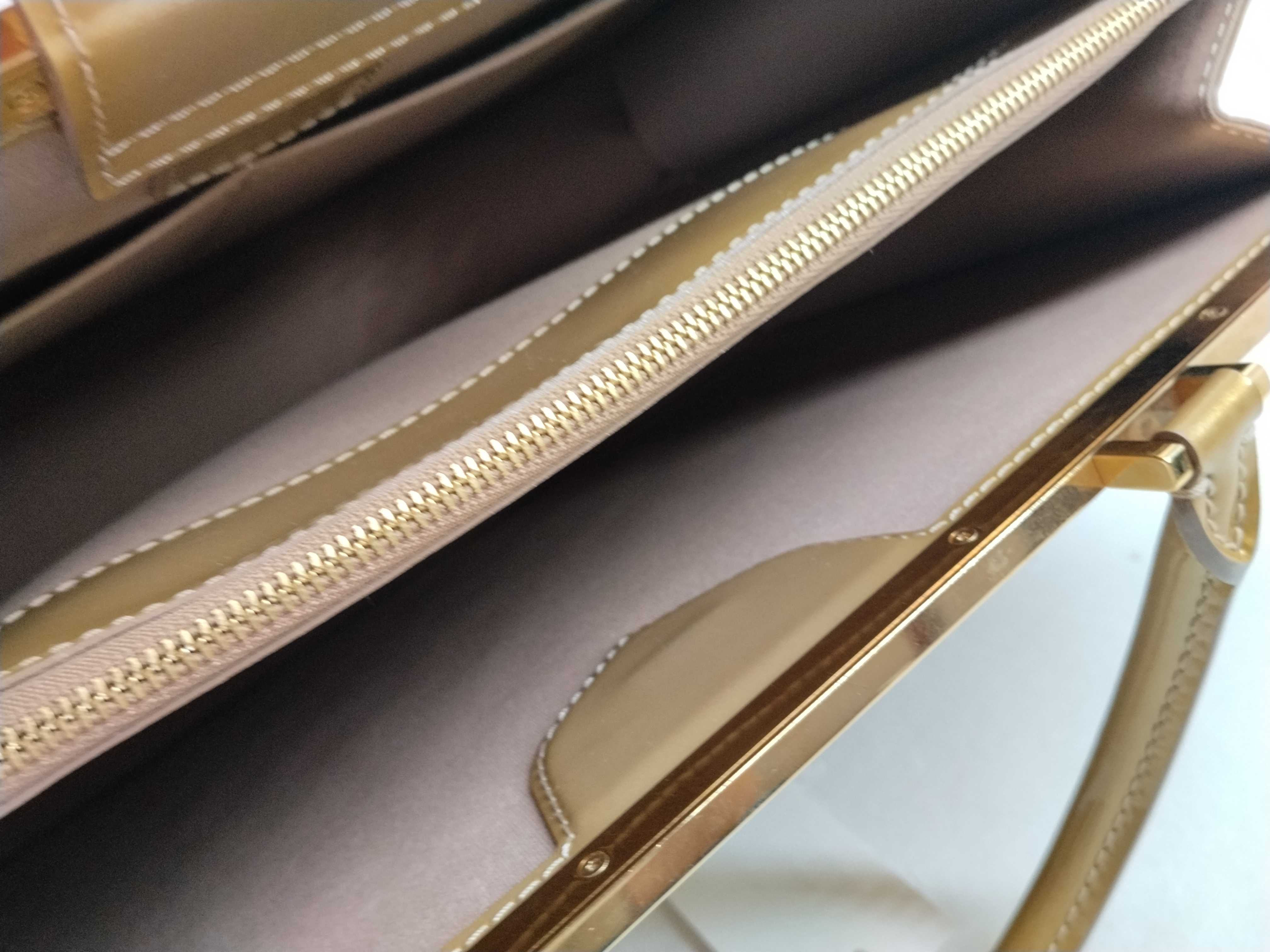 Vernis Des GM Handbag — view 12