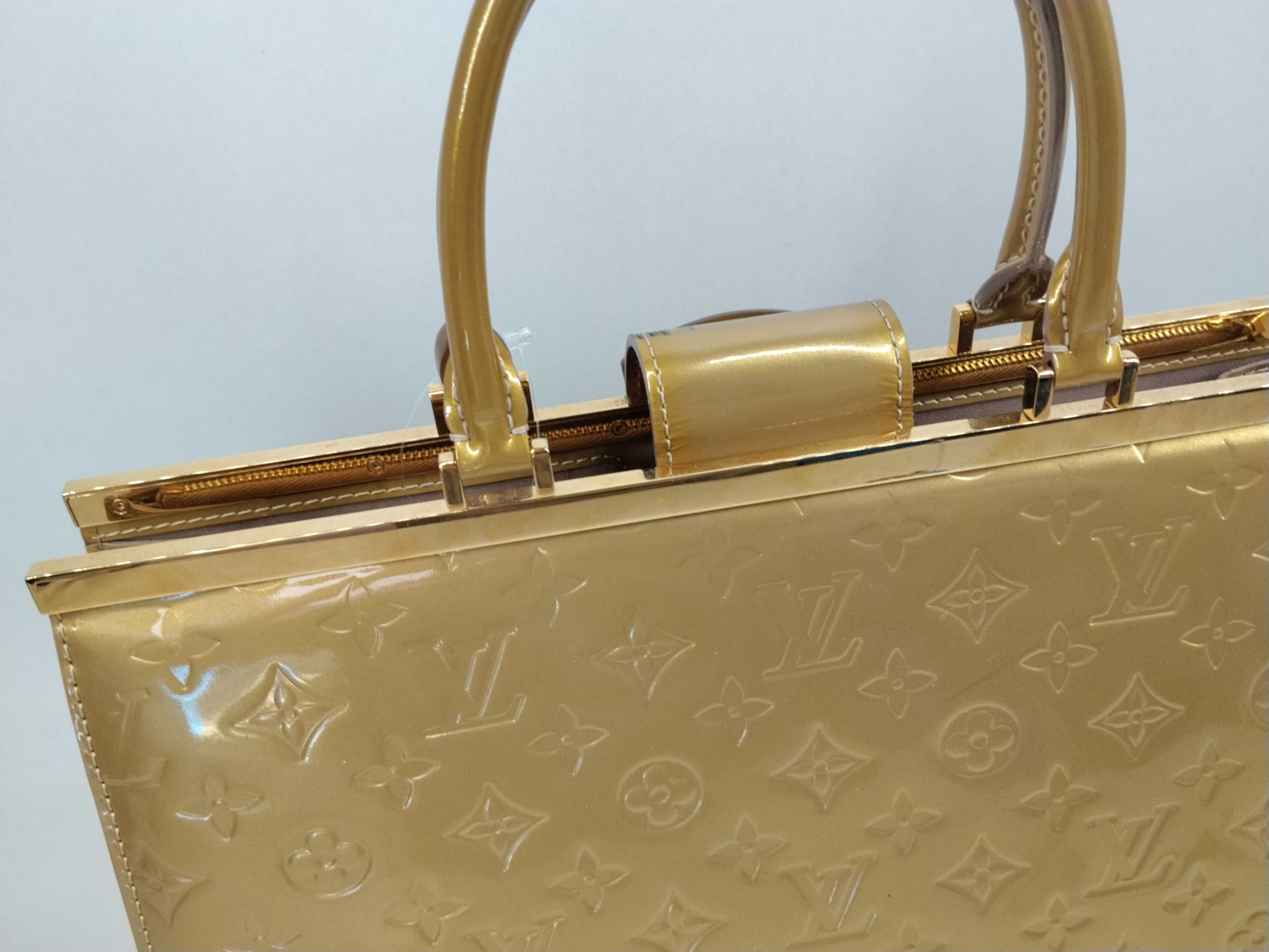 Vernis Des GM Handbag — view 3