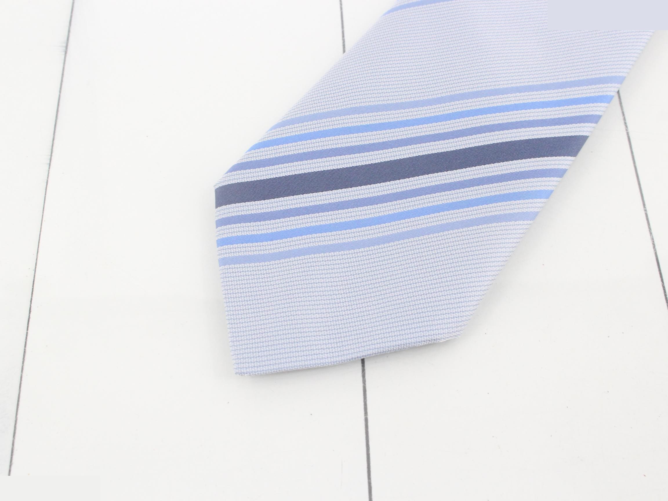 Silk necktie — view 3
