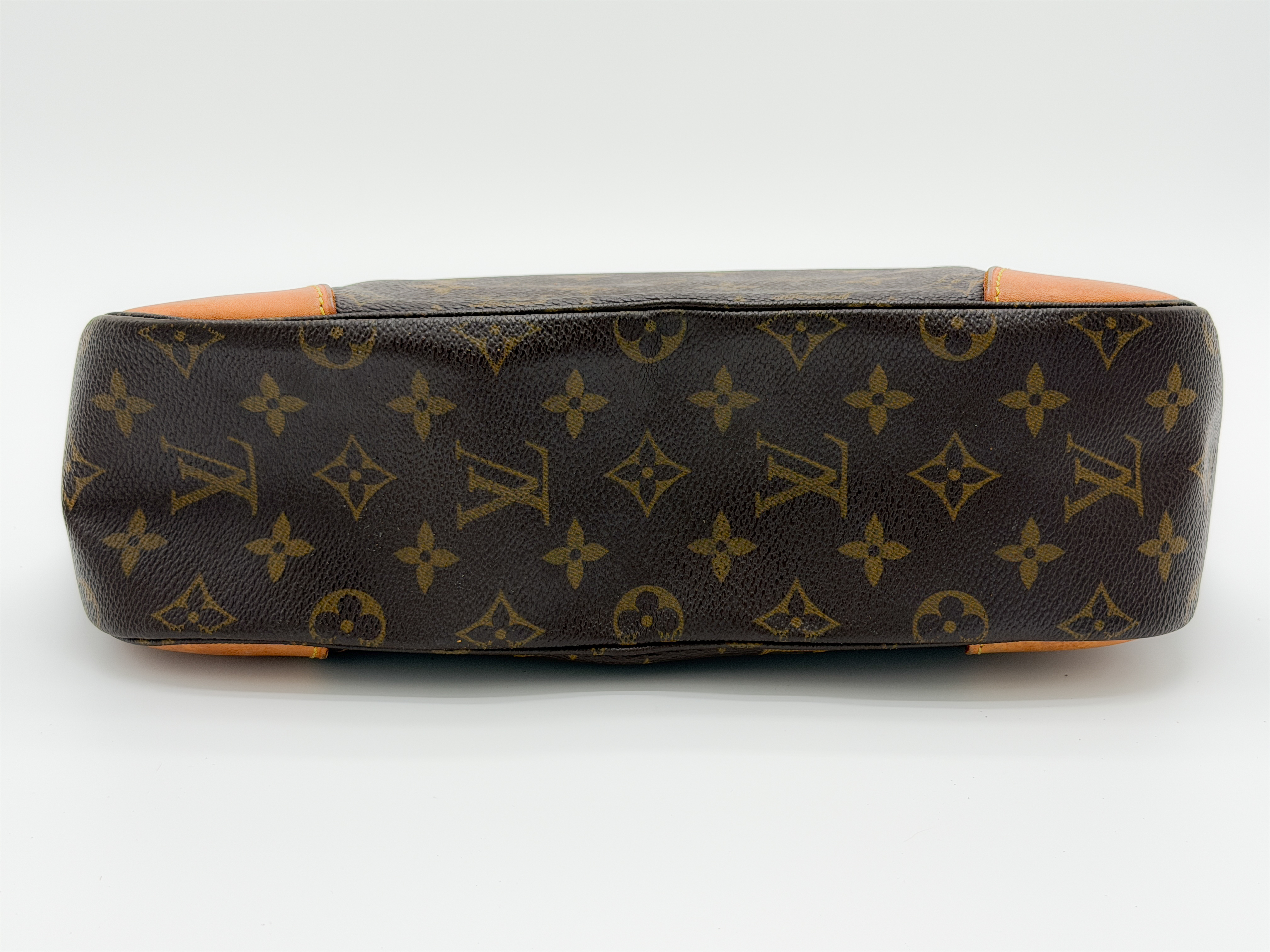 Monogram M51265 Boulogne 30 Shoulder Bag (No stickiness) — view 9