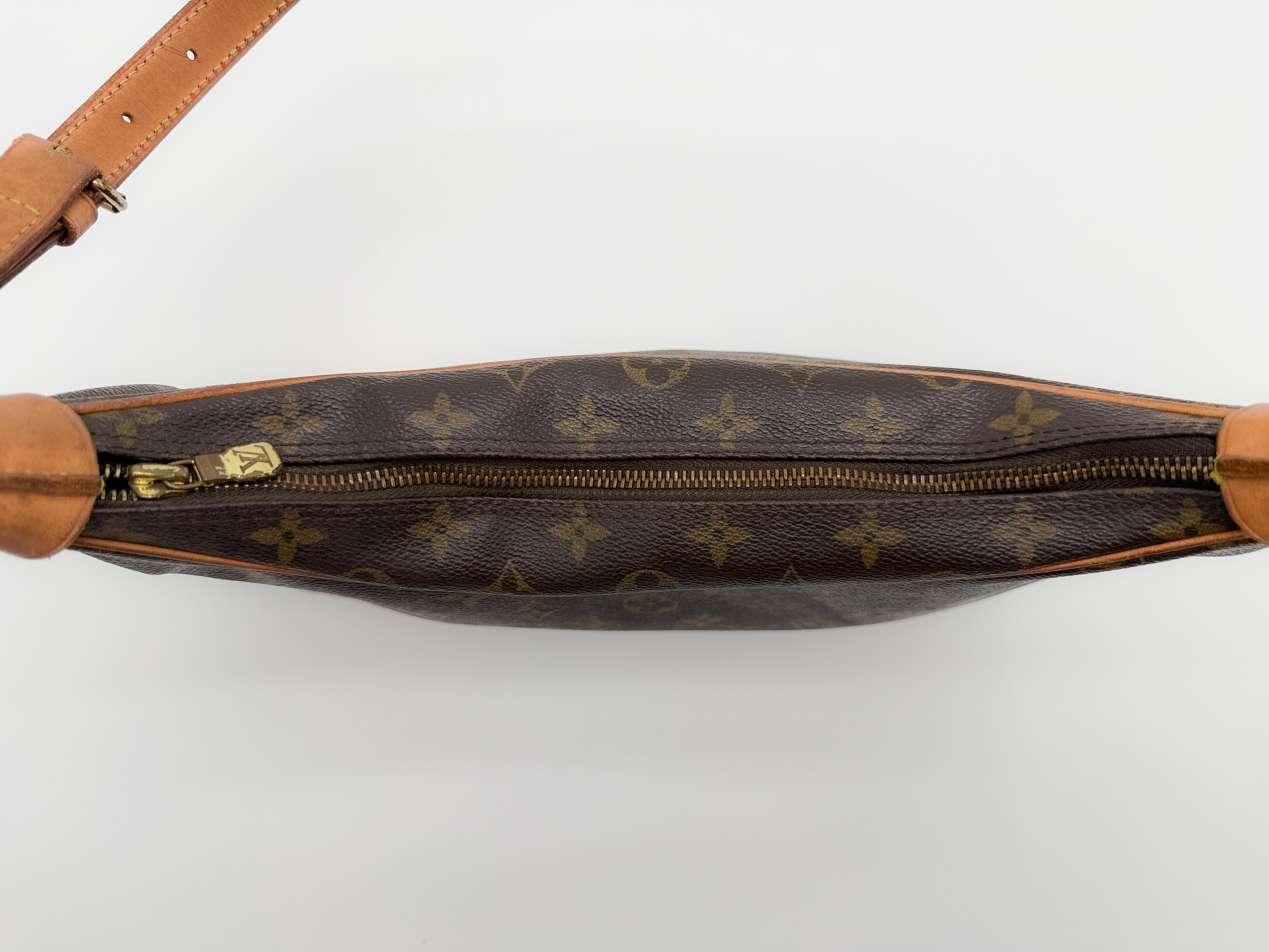 Monogram M51265 Boulogne 30 Shoulder Bag (No stickiness) — view 10