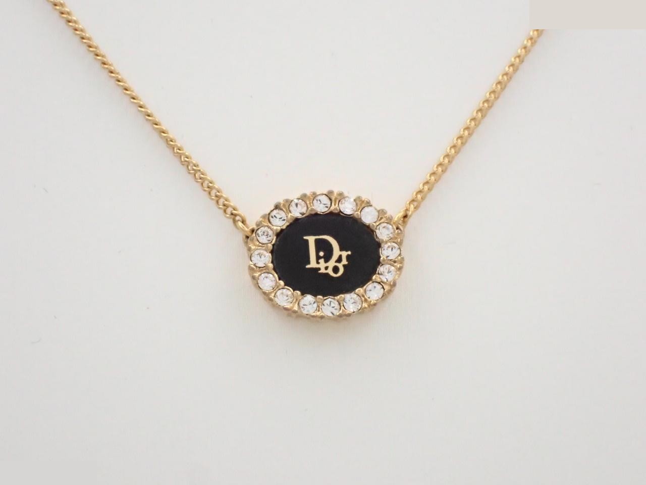 Other lines: Precious metals, necklaces, pendants, chain approximately 43cm