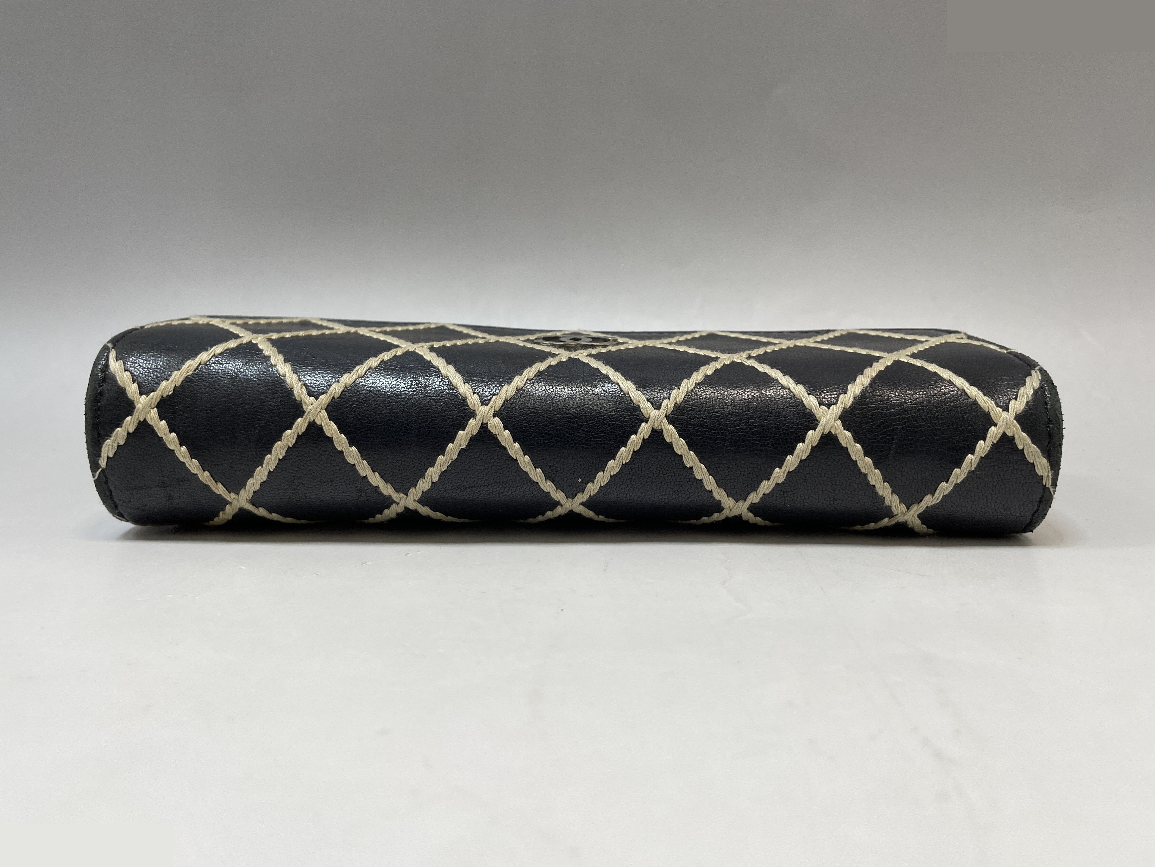 Wild Stitch Genuine Leather Bi-fold Long Wallet, Black, Series 20 — view 6