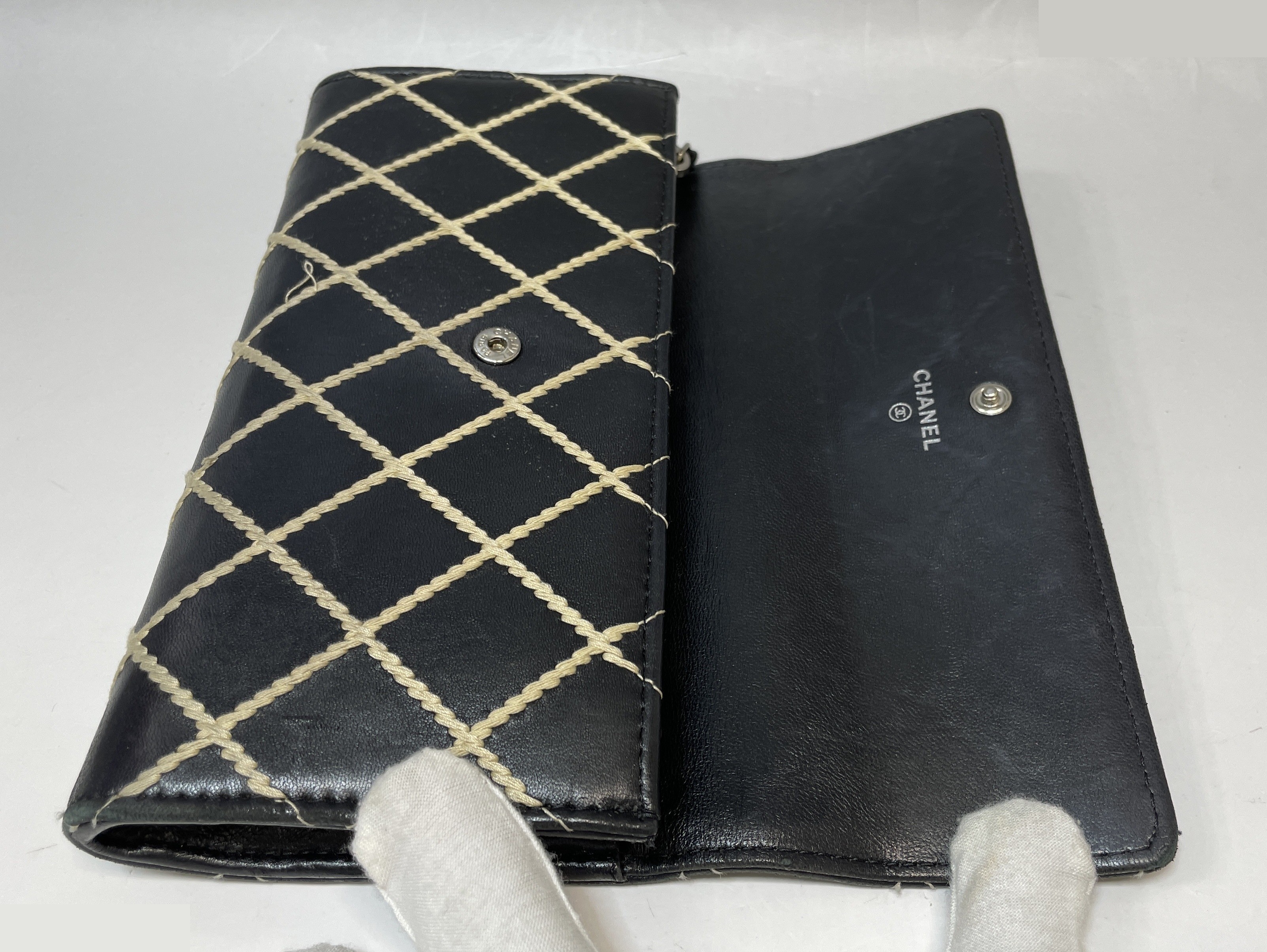 Wild Stitch Genuine Leather Bi-fold Long Wallet, Black, Series 20 — view 9