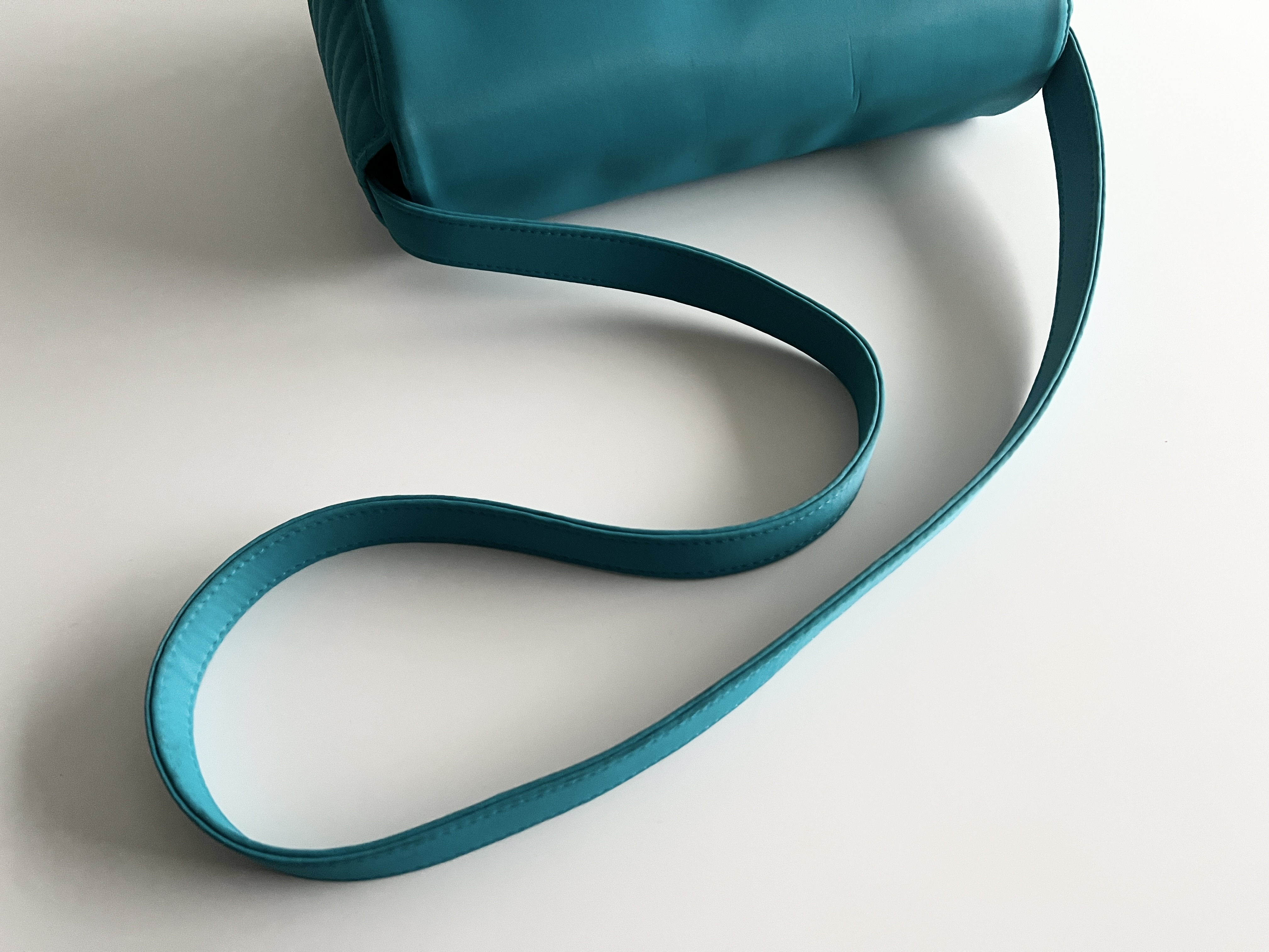 Cassandra Logo Canvas Nylon Shoulder Bag (One-Shoulder Bag) — view 3