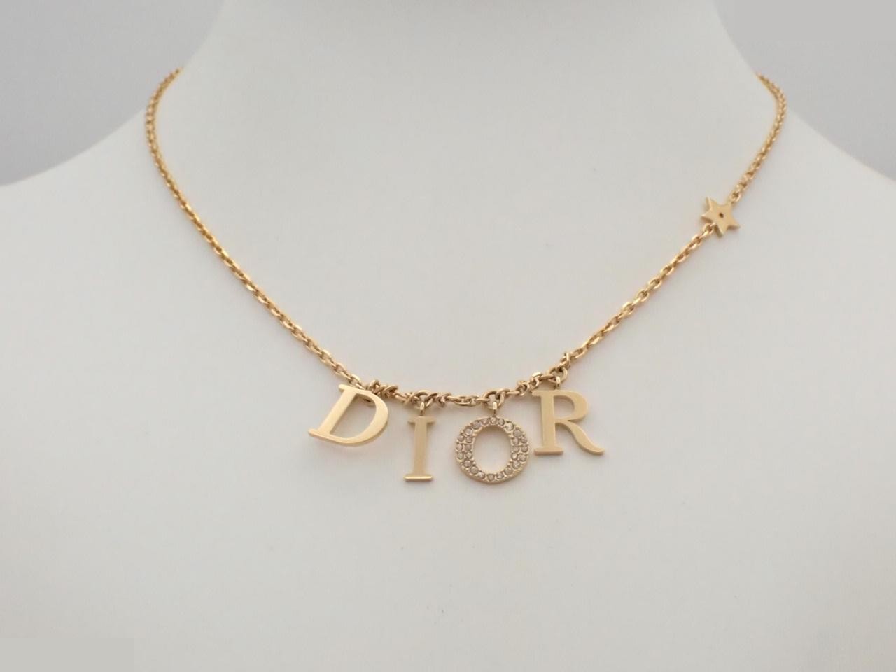 Gold necklace — view 3