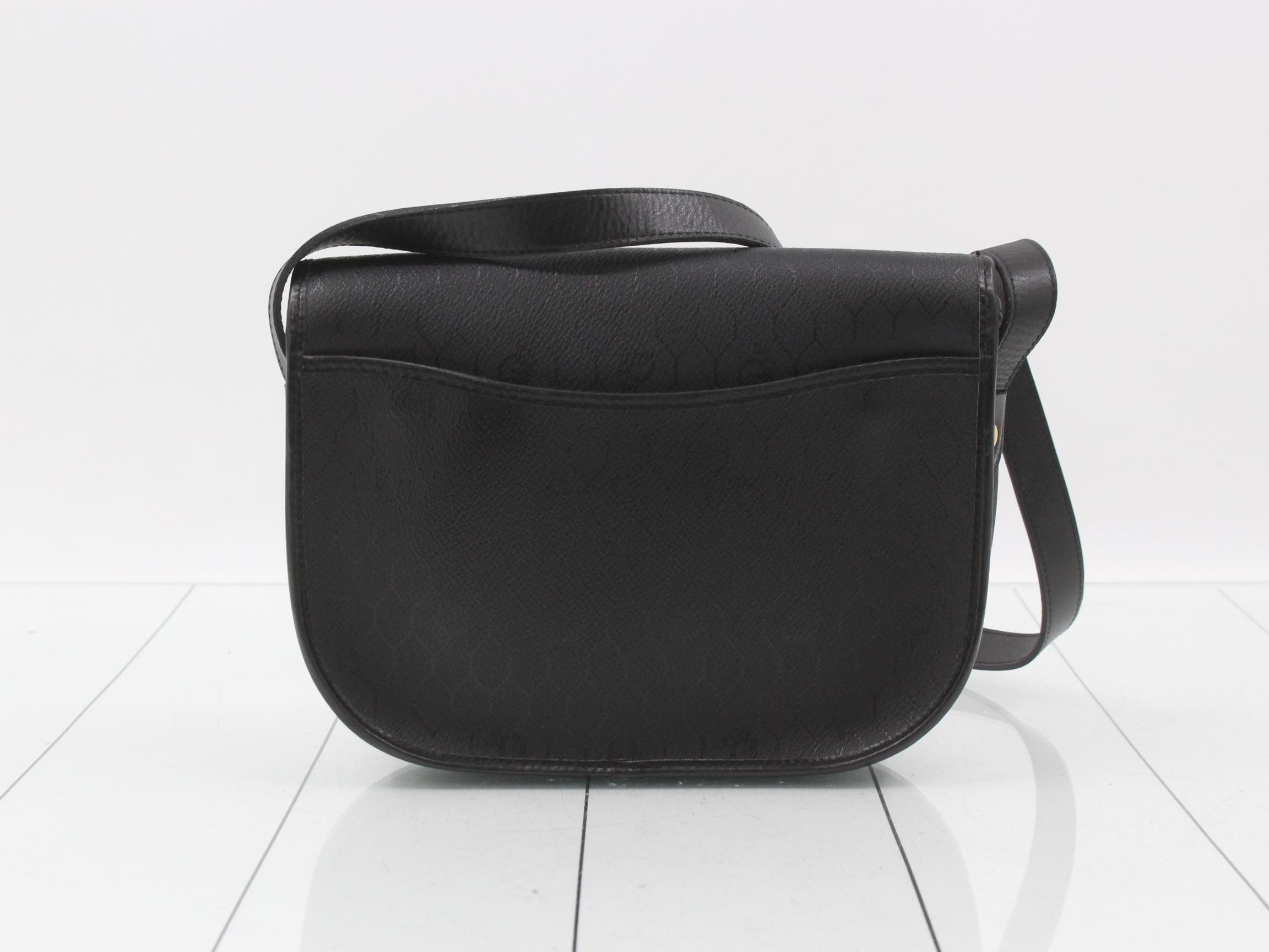 Shoulder bag with honeycomb pattern and pouch. — view 2