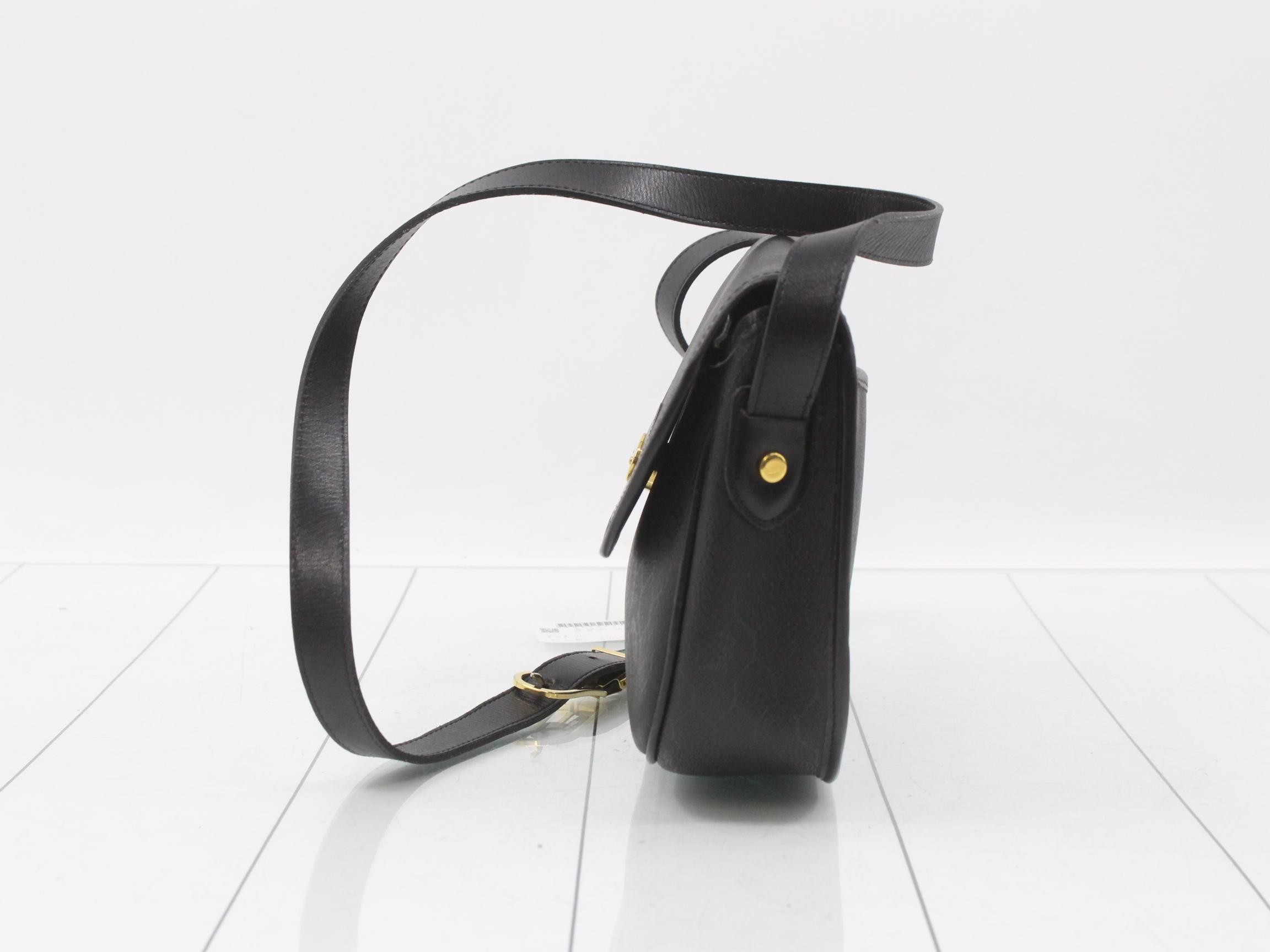 Shoulder bag with honeycomb pattern and pouch. — view 3