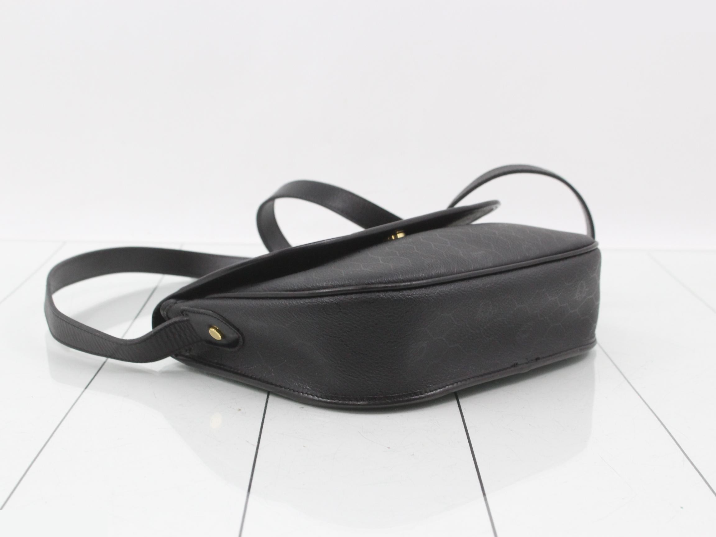 Shoulder bag with honeycomb pattern and pouch. — view 5