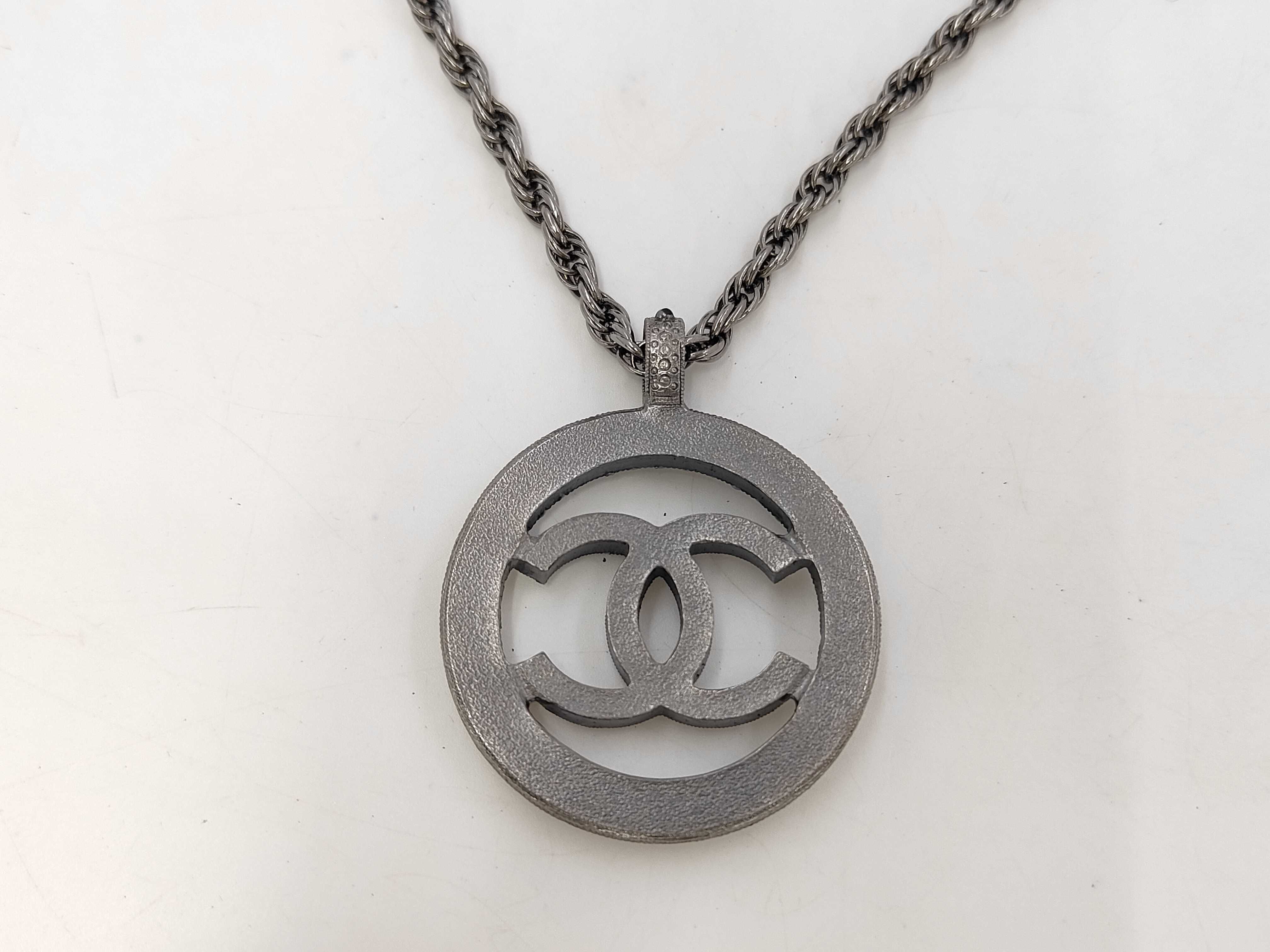 necklace — view 3
