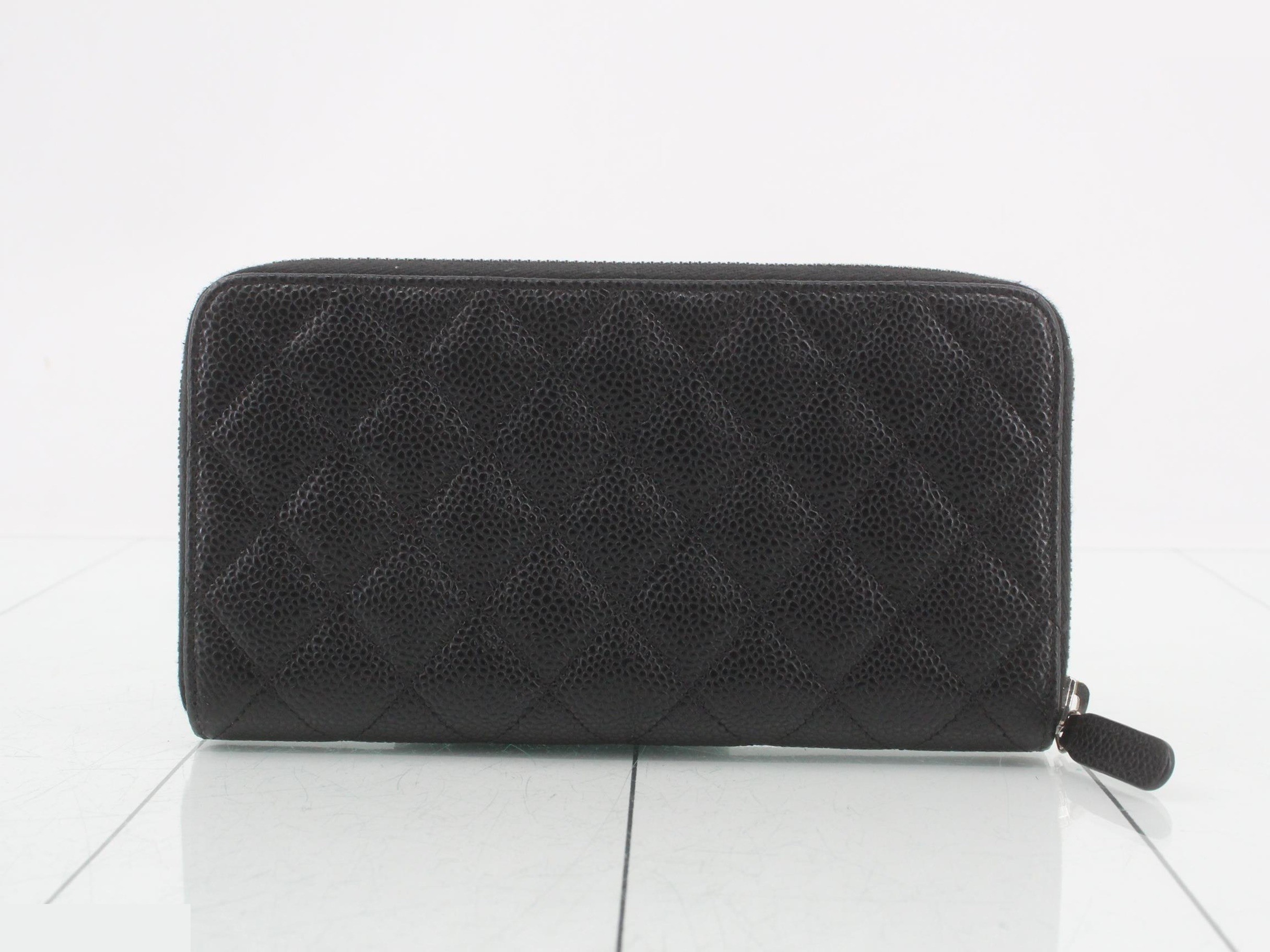 Matelassé Caviar Skin Round Zip Long Wallet AP0242 — view 2