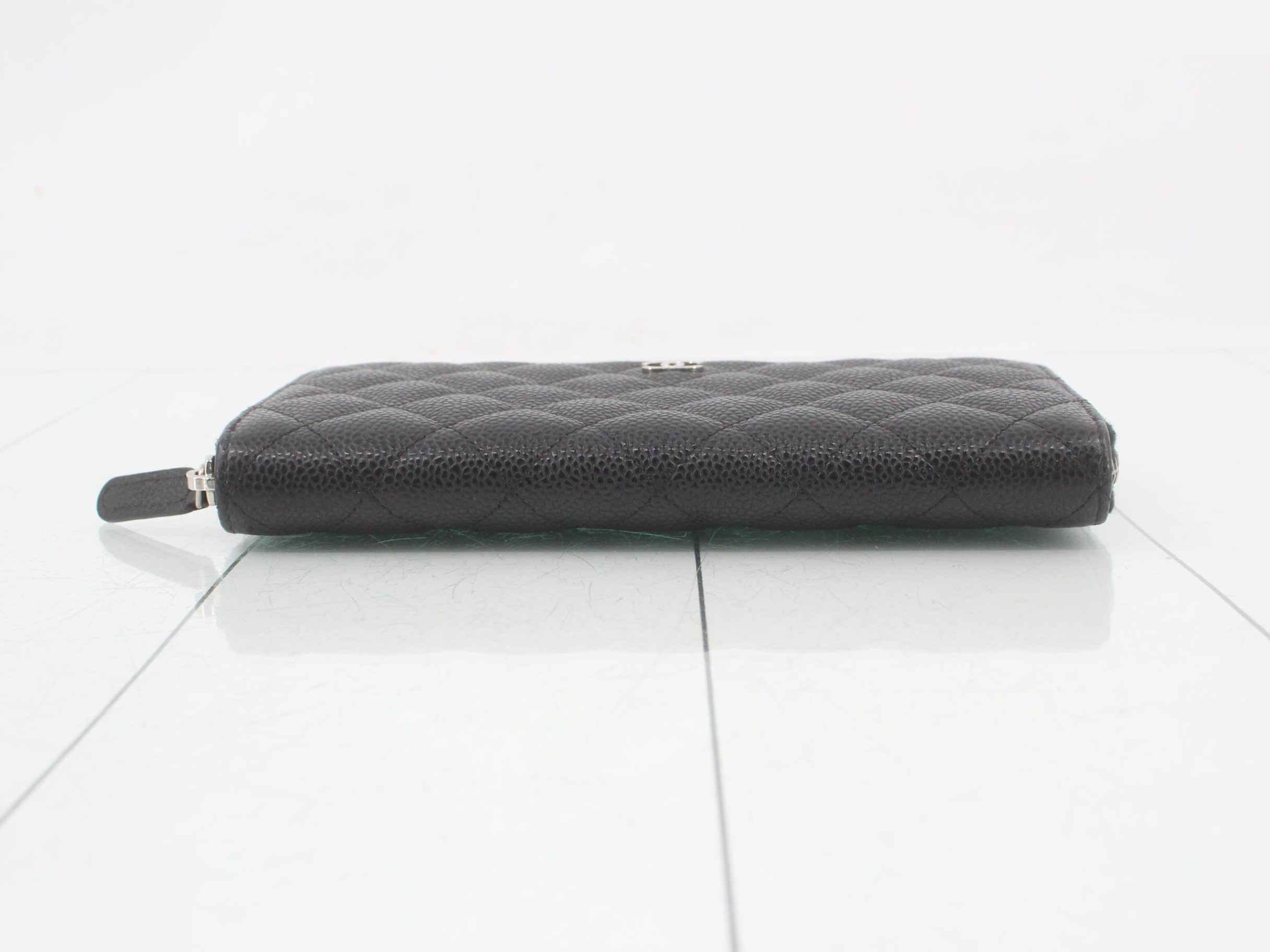 Matelassé Caviar Skin Round Zip Long Wallet AP0242 — view 3