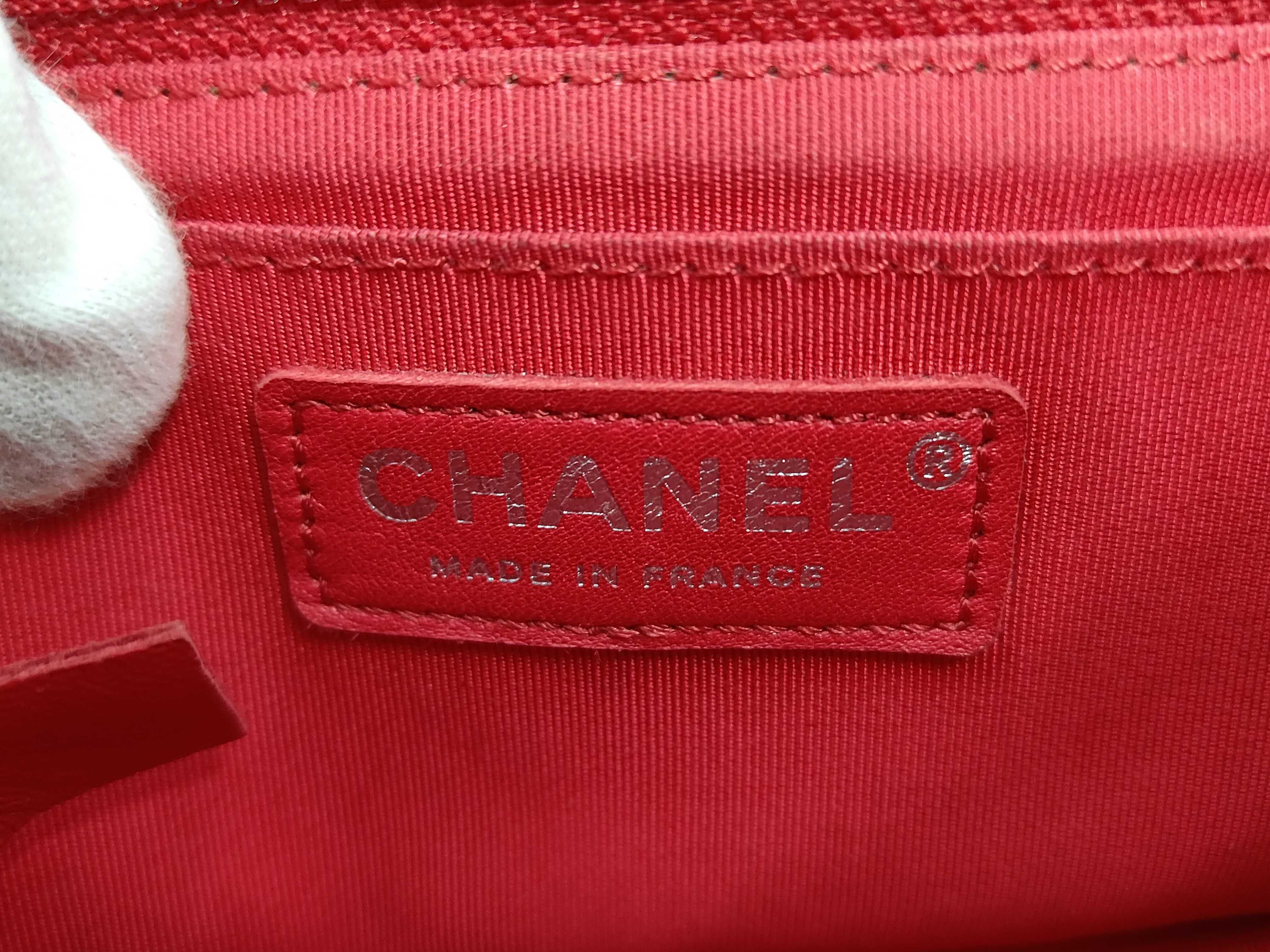 V-stitch Mini Chain Shoulder Bag, Caviar Red, SS Shoulder Bag — view 10