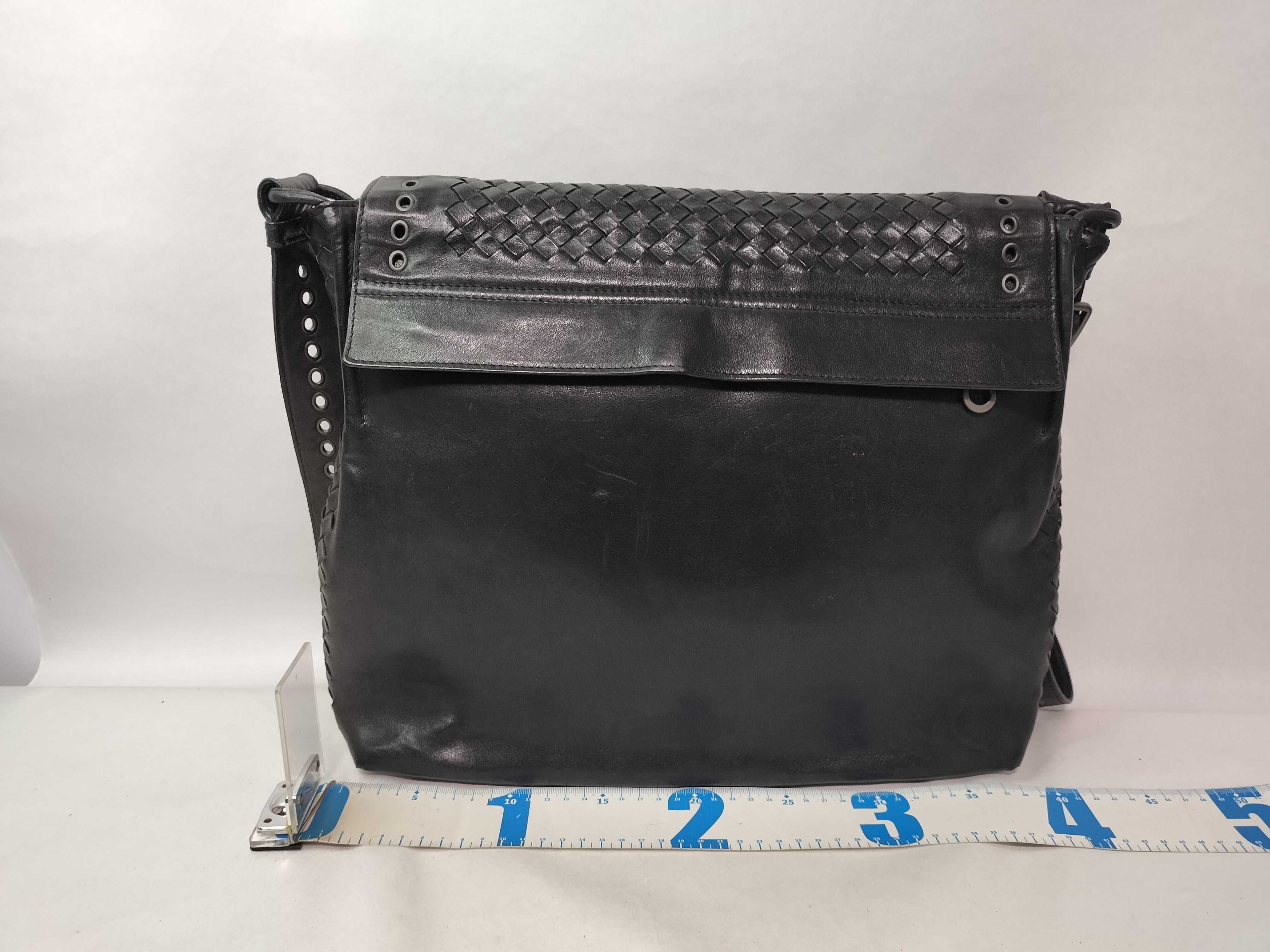 Intrecciato Shoulder Bag, Black Messenger Bag — view 2