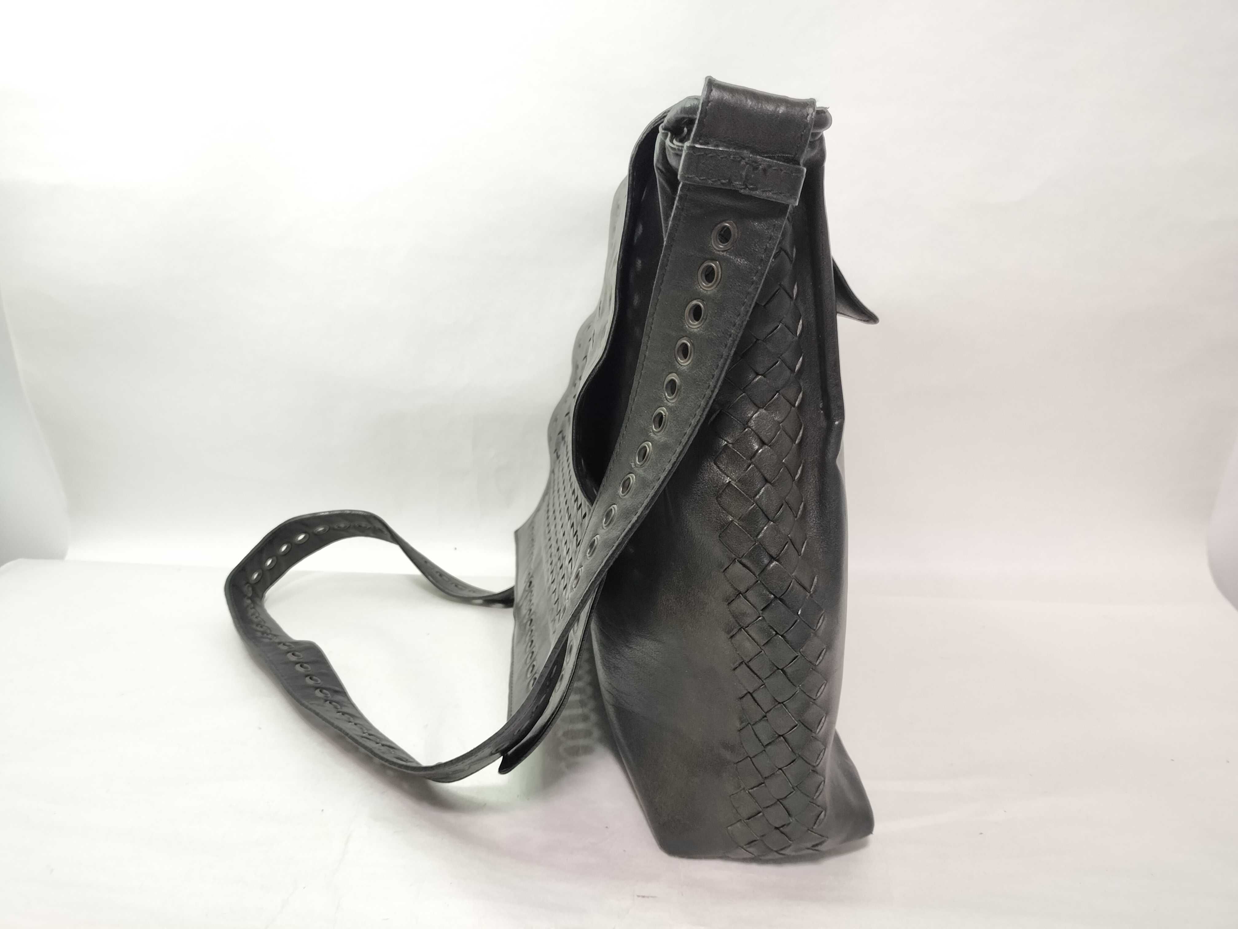 Intrecciato Shoulder Bag, Black Messenger Bag — view 4