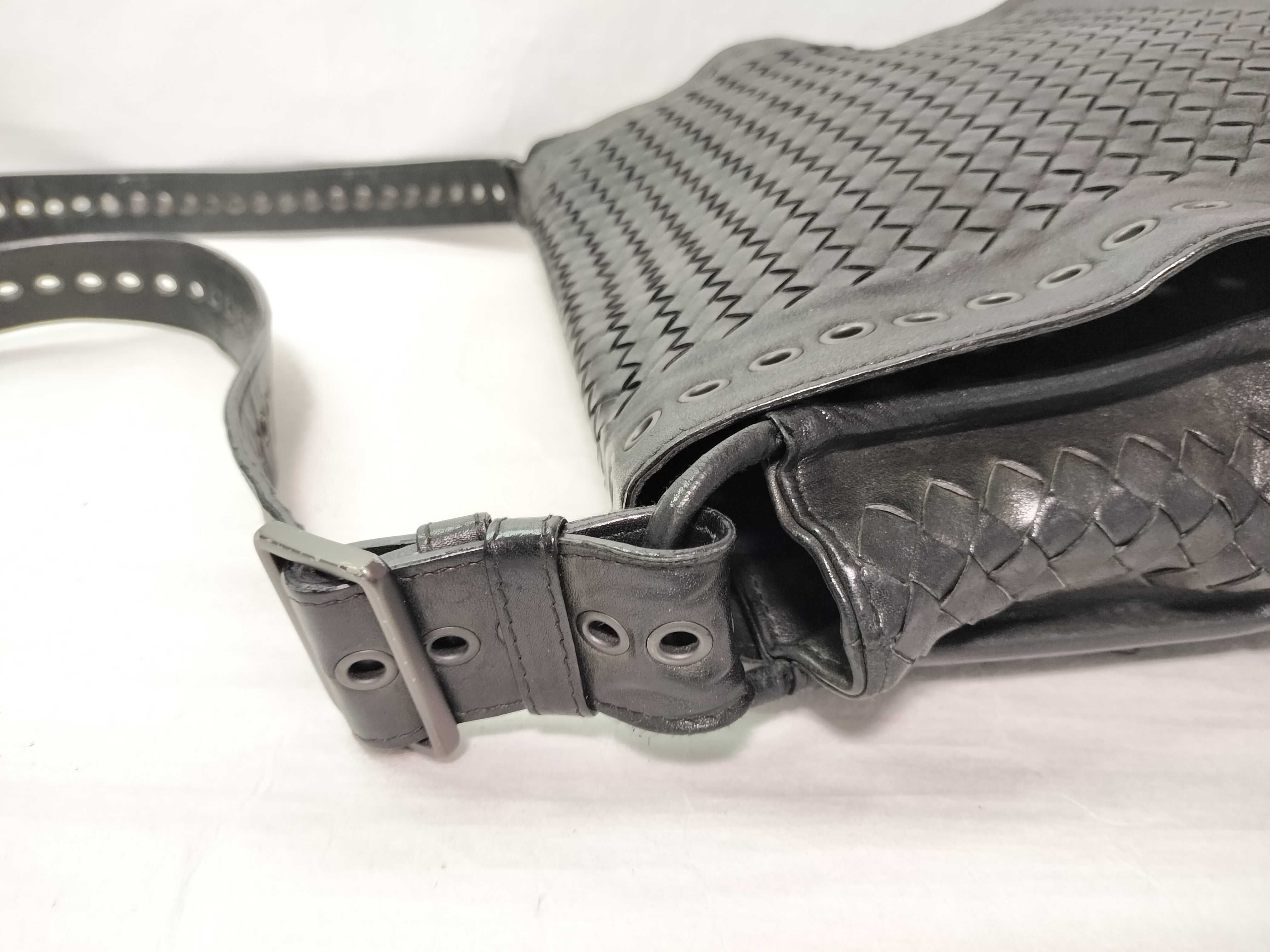 Intrecciato Shoulder Bag, Black Messenger Bag — view 7