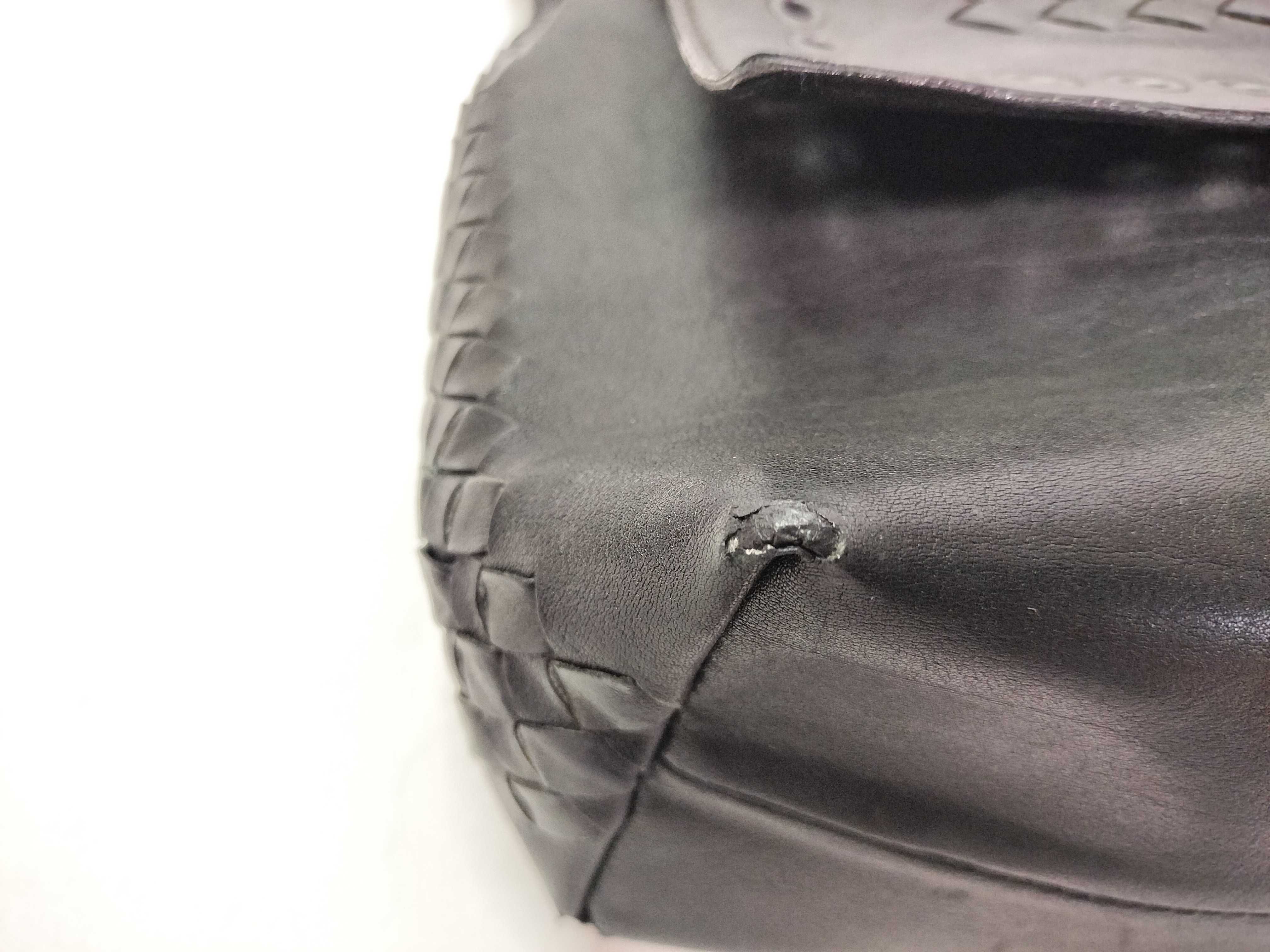 Intrecciato Shoulder Bag, Black Messenger Bag — view 9