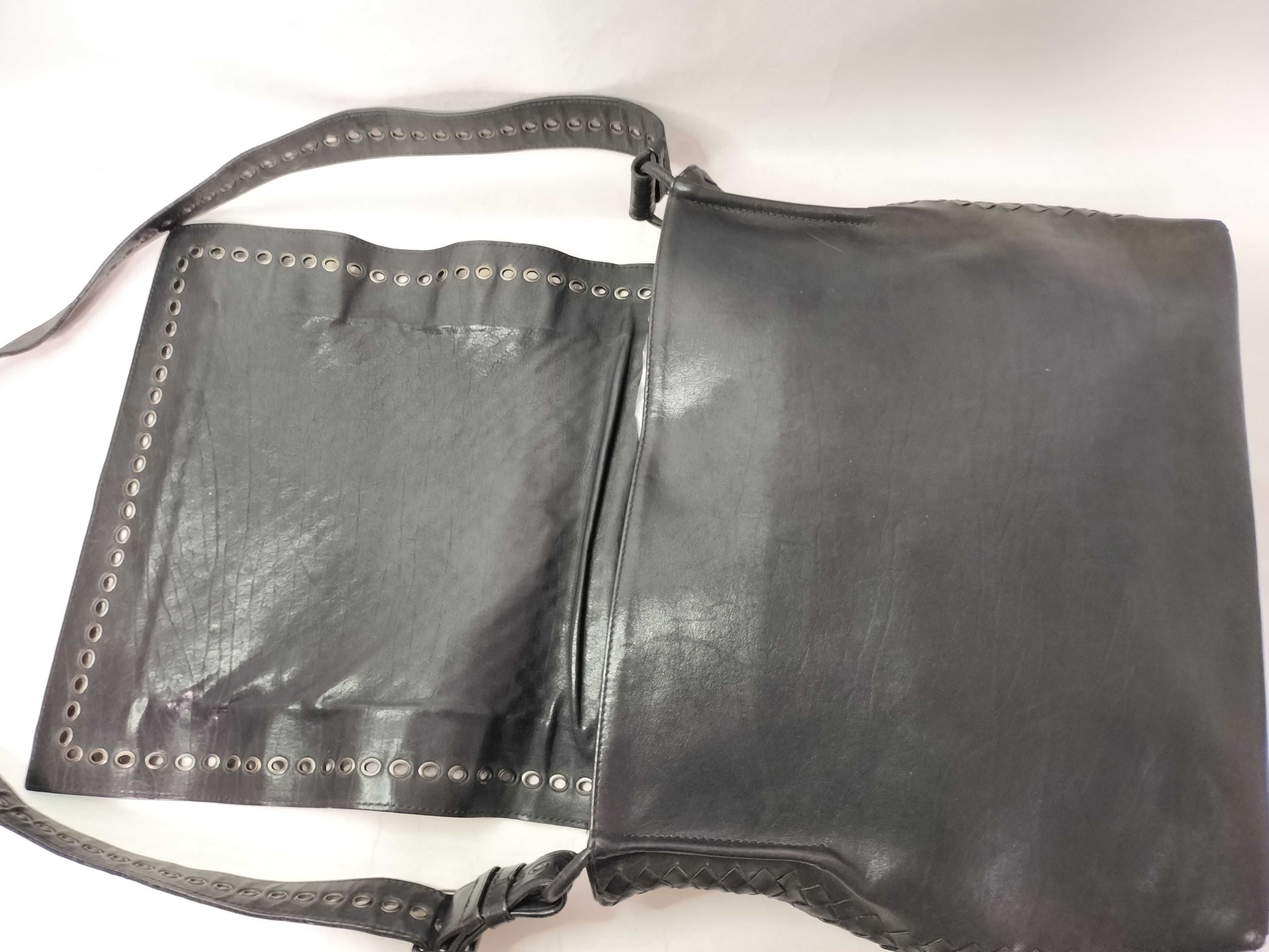 Intrecciato Shoulder Bag, Black Messenger Bag — view 10