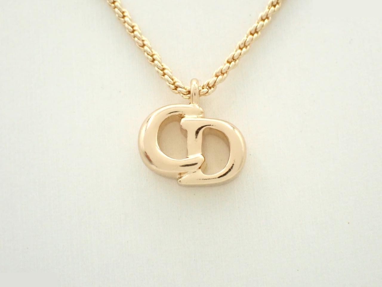 Gold necklace, chain approximately 42cm
