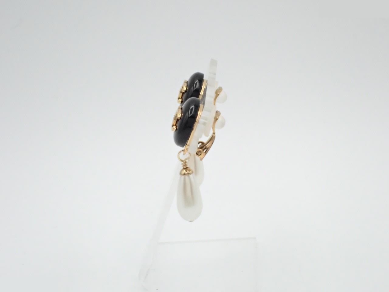 earrings, Coco Mark, pearl, 95P — view 3