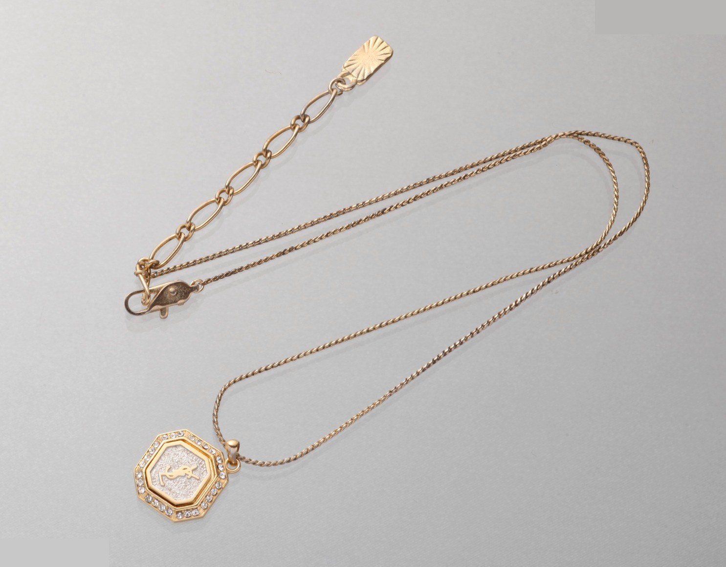 Other lines: Precious metals, necklaces, pendants, chains approximately 40cm long. — view 3