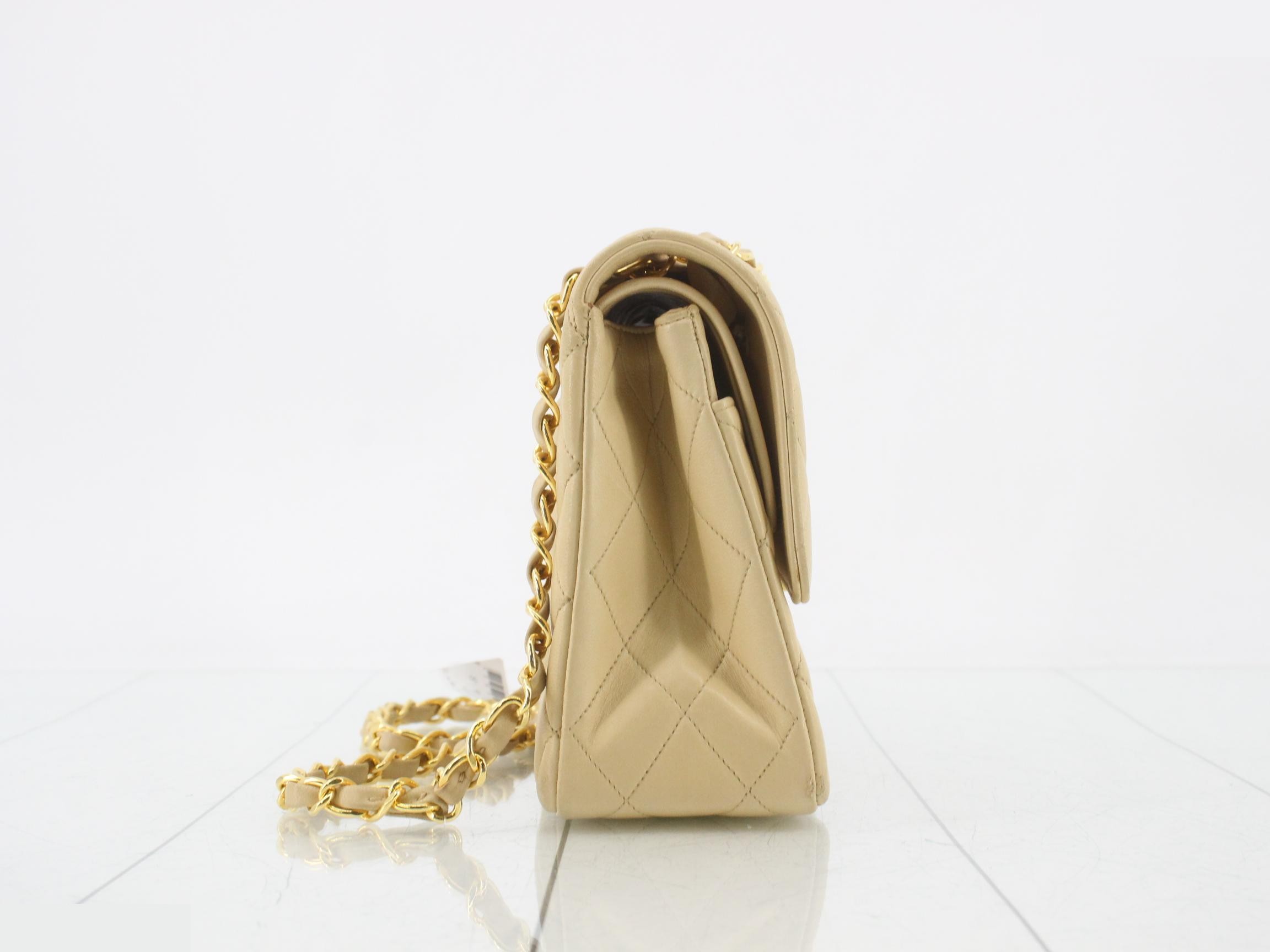 Matelassé Paris Limited Edition Beige Chain Shoulder Bag — view 4