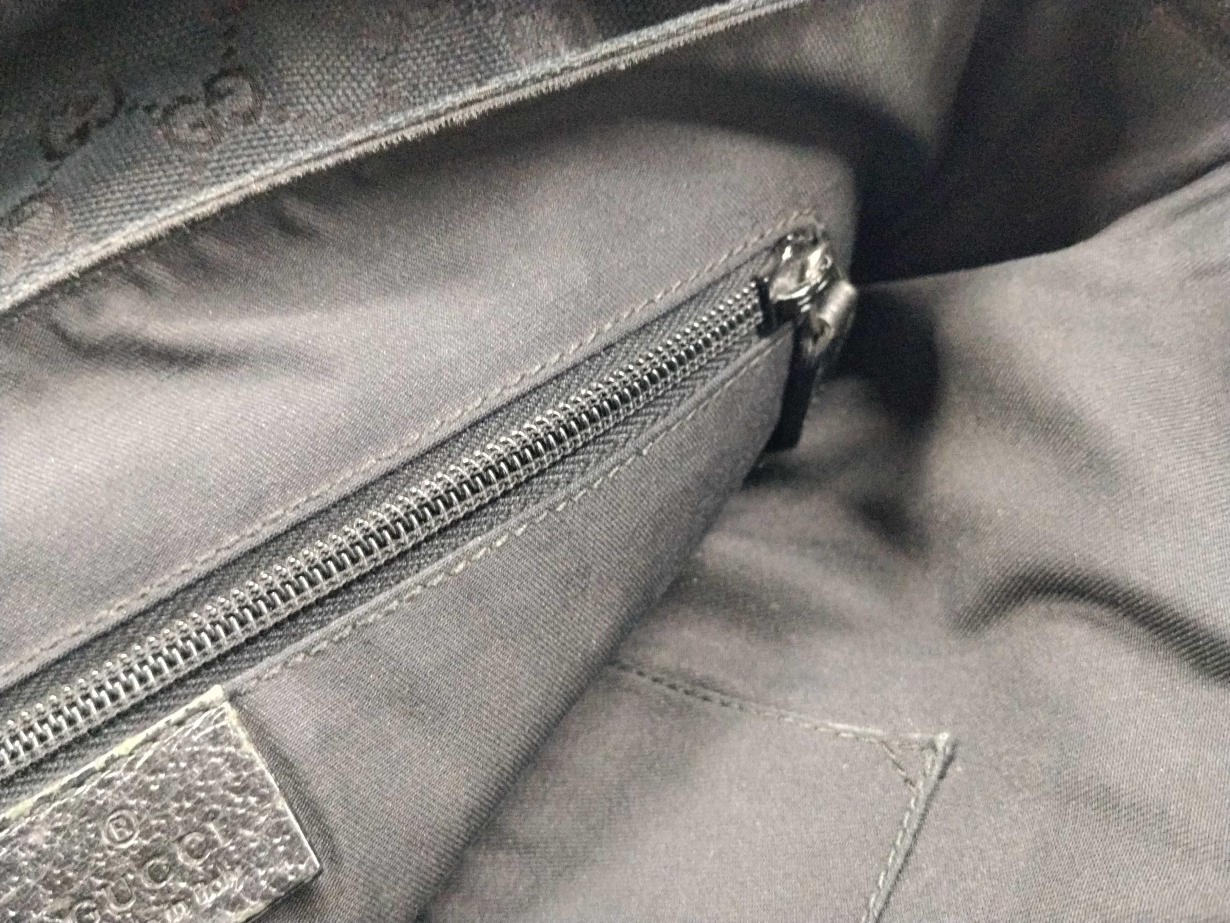 GG Canvas Shoulder Bag — view 14