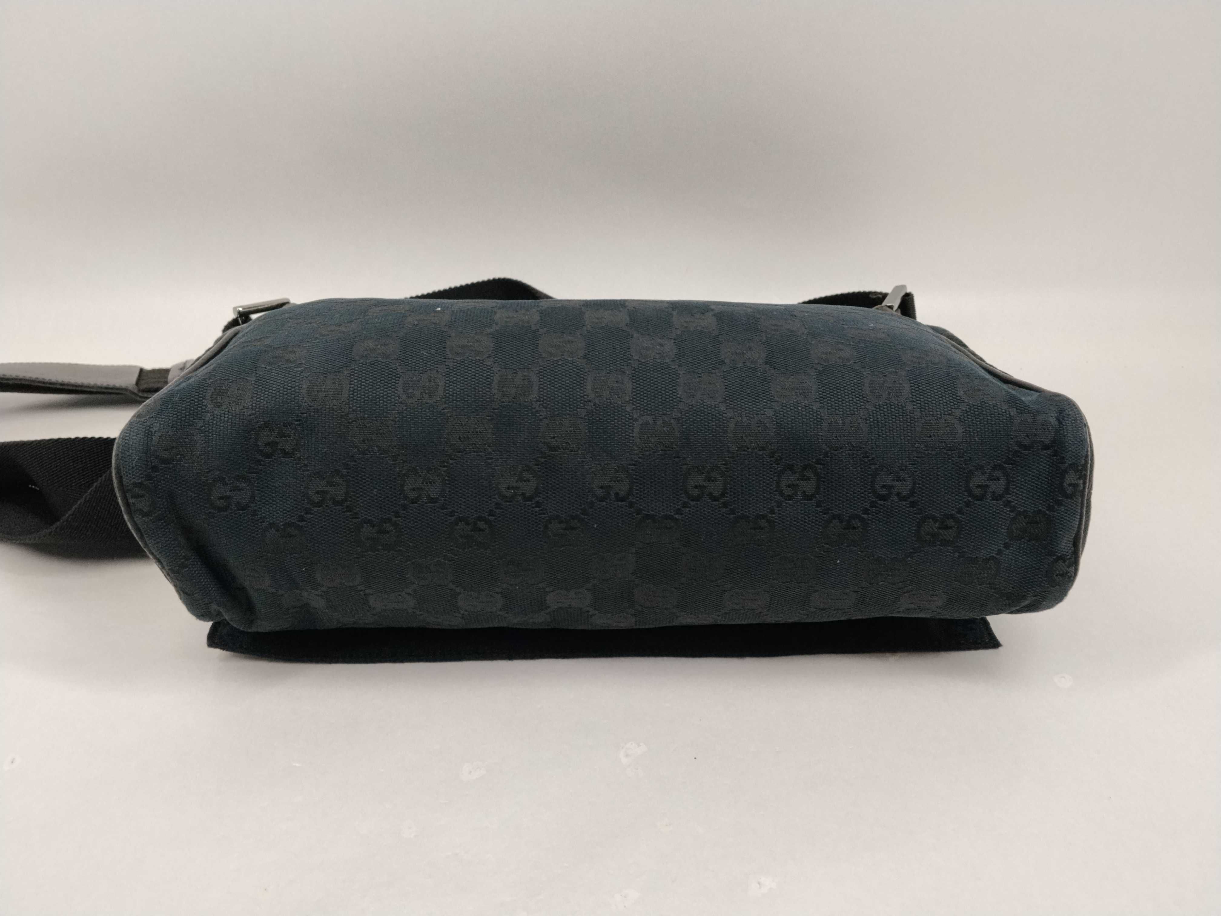 GG Canvas Shoulder Bag — view 3