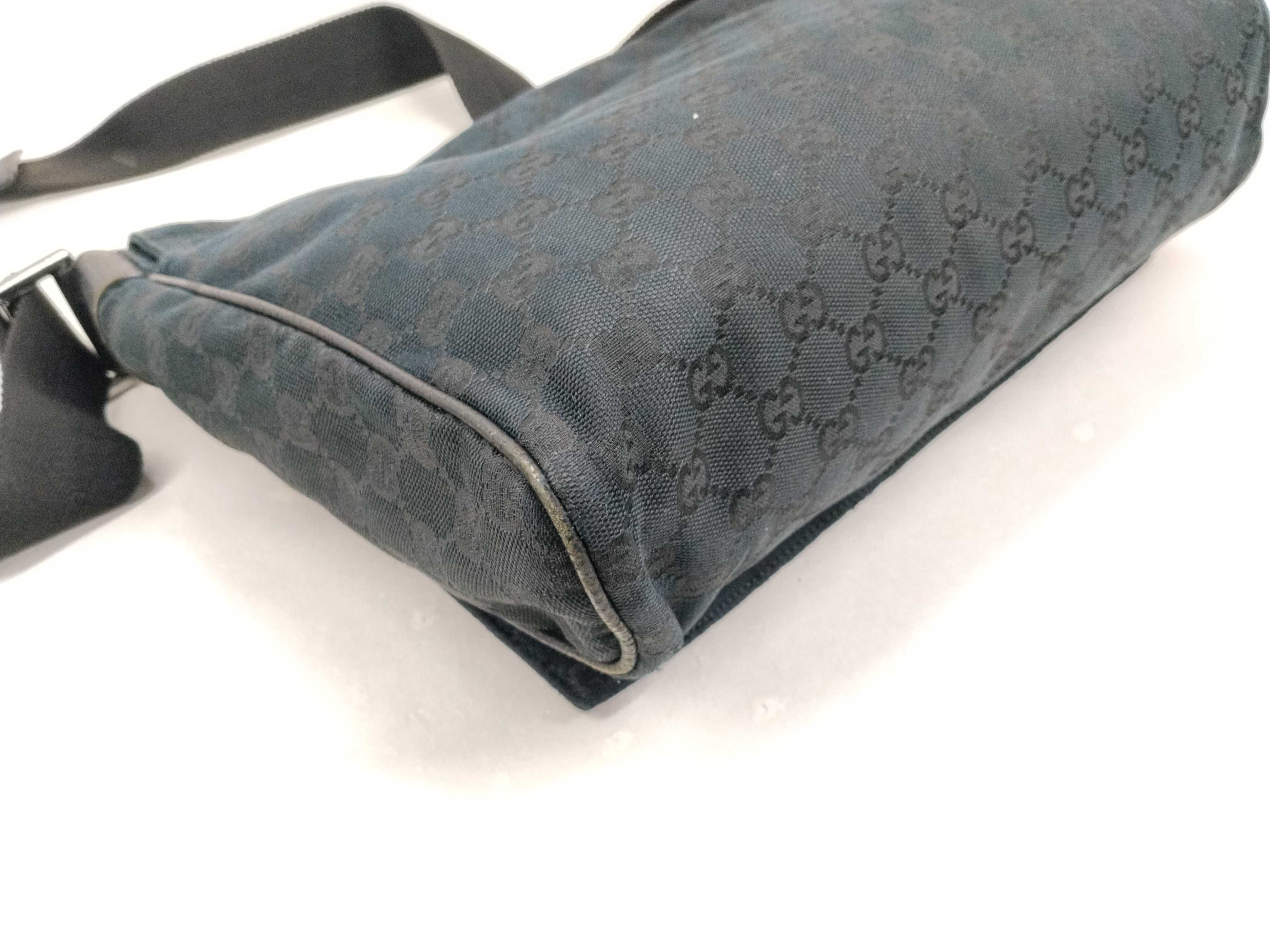 GG Canvas Shoulder Bag — view 4