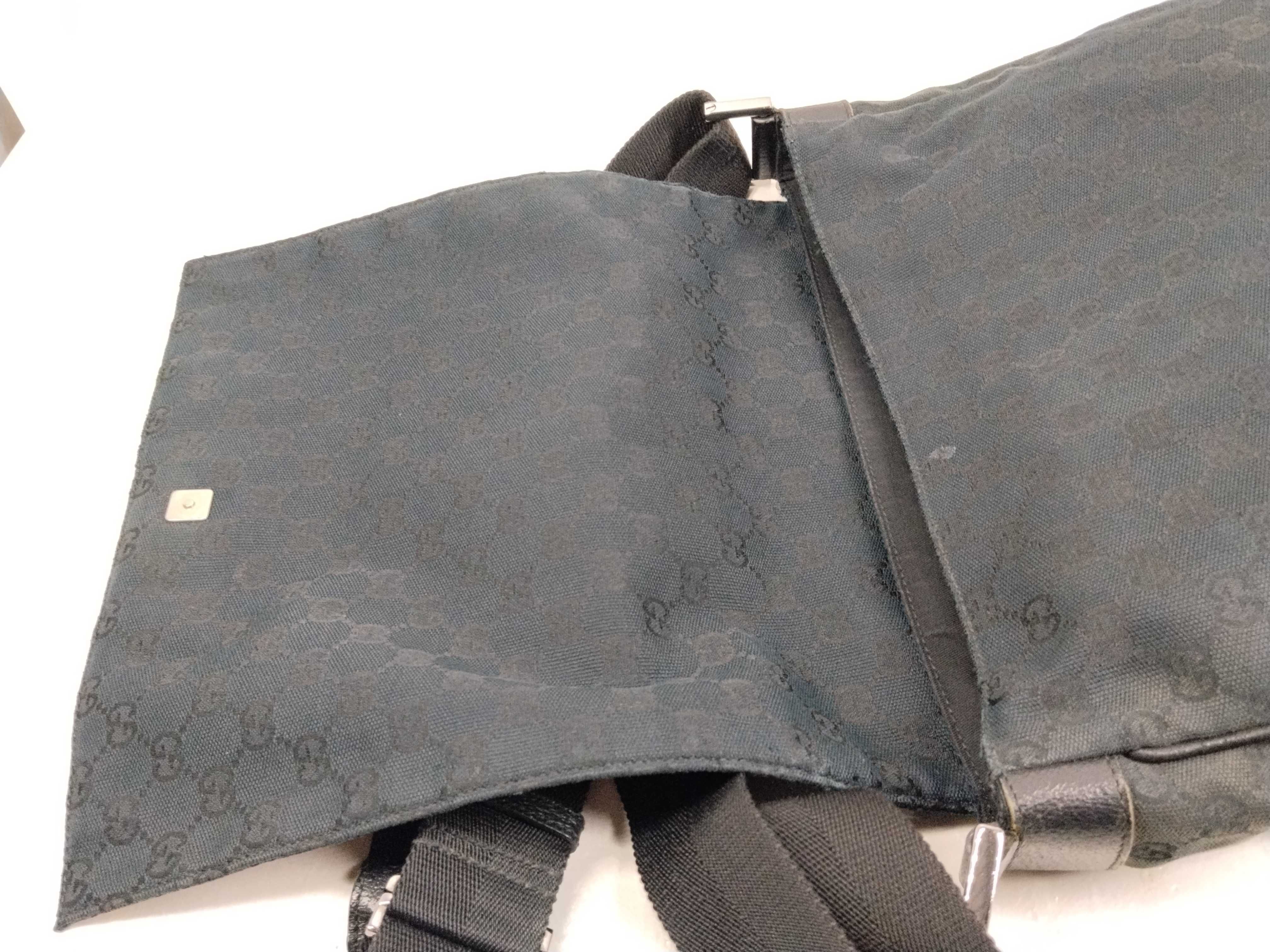 GG Canvas Shoulder Bag — view 9