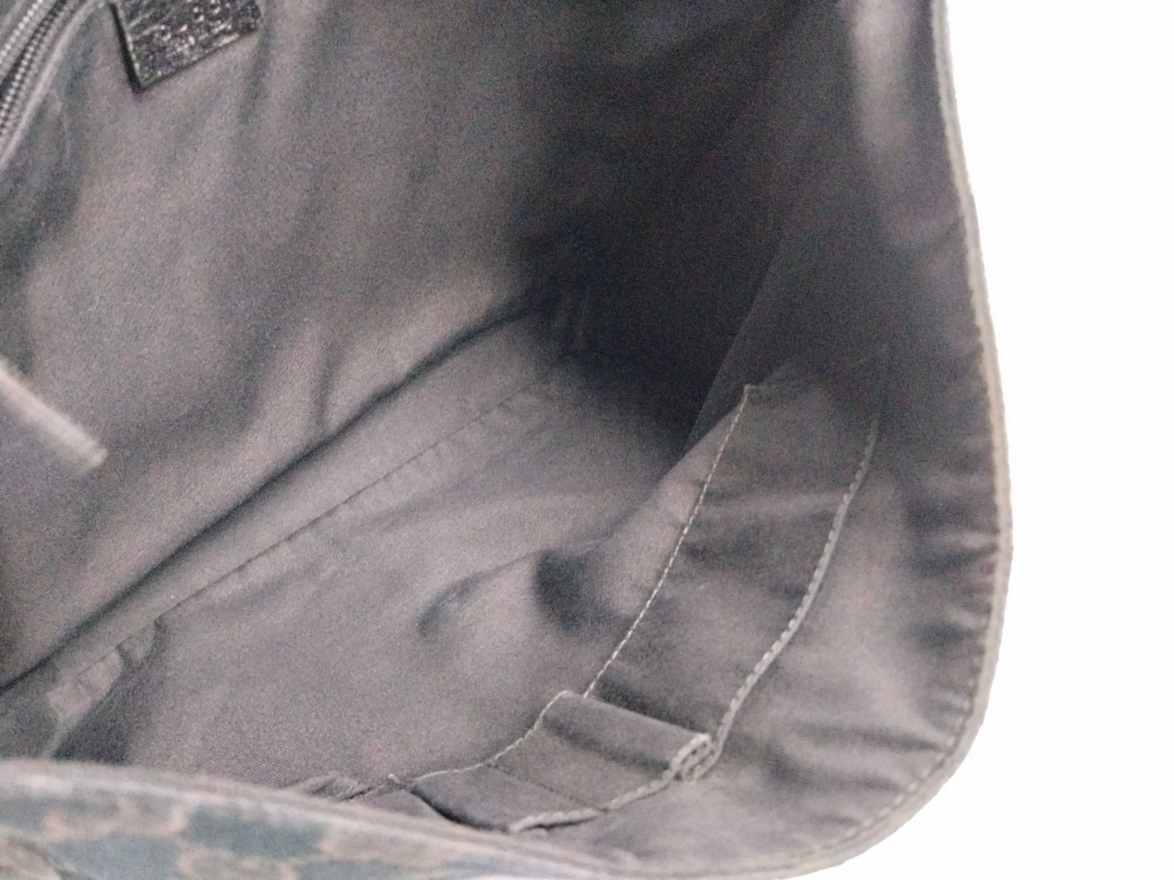GG Canvas Shoulder Bag — view 10