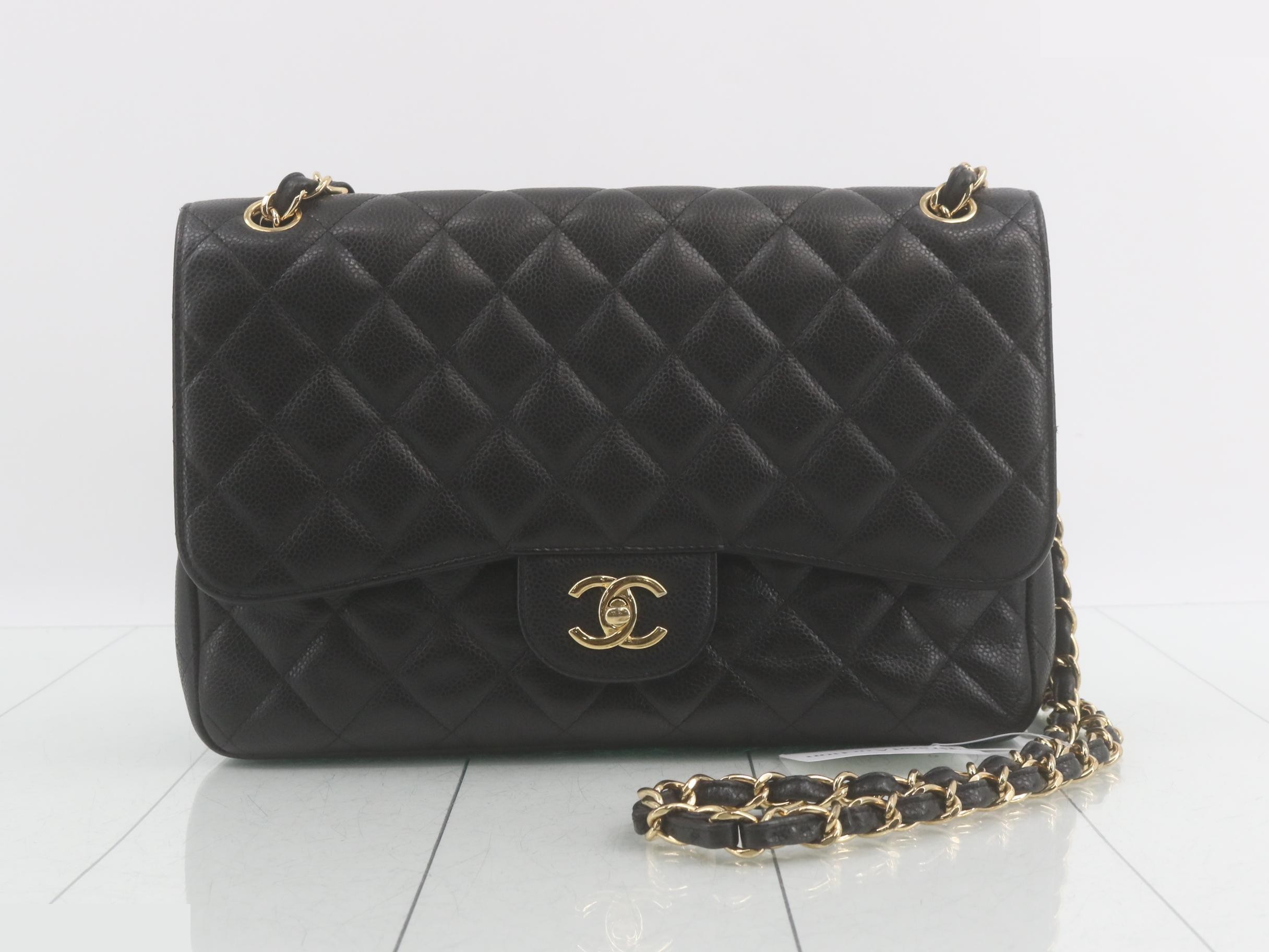 Large Matelassé 30, caviar leather, double flap, double chain shoulder bag.