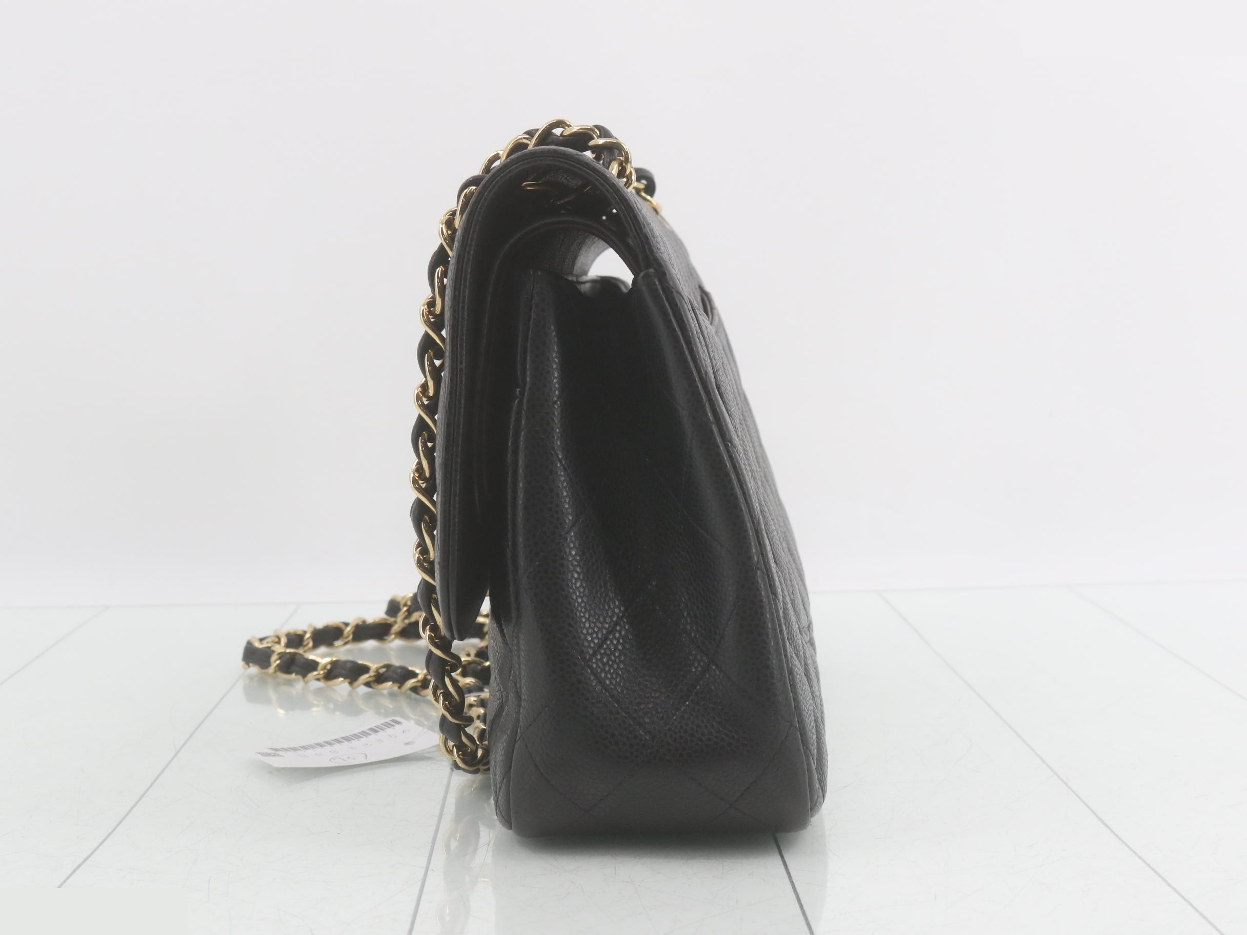 Large Matelassé 30, caviar leather, double flap, double chain shoulder bag. — view 3