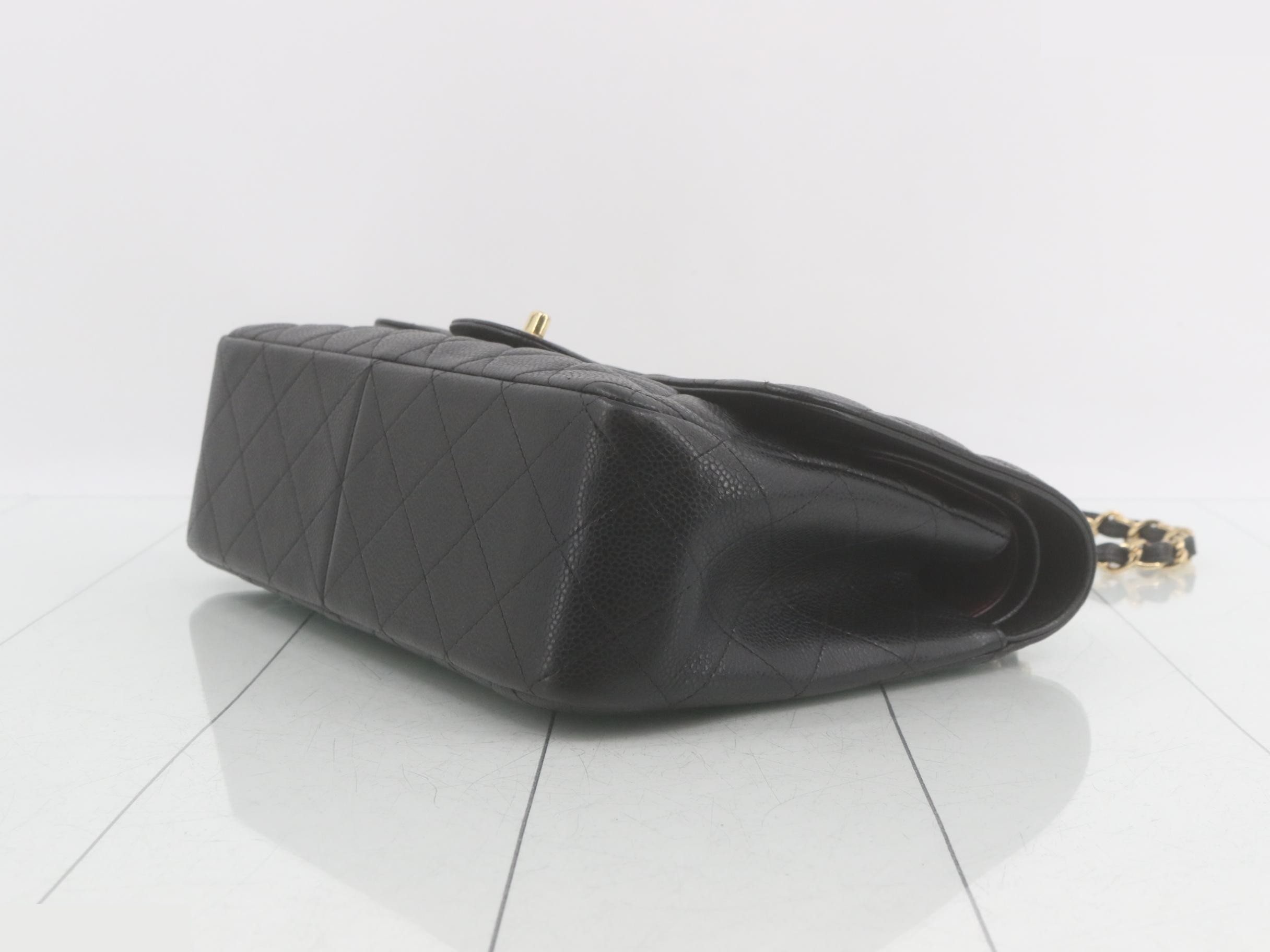 Large Matelassé 30, caviar leather, double flap, double chain shoulder bag. — view 6